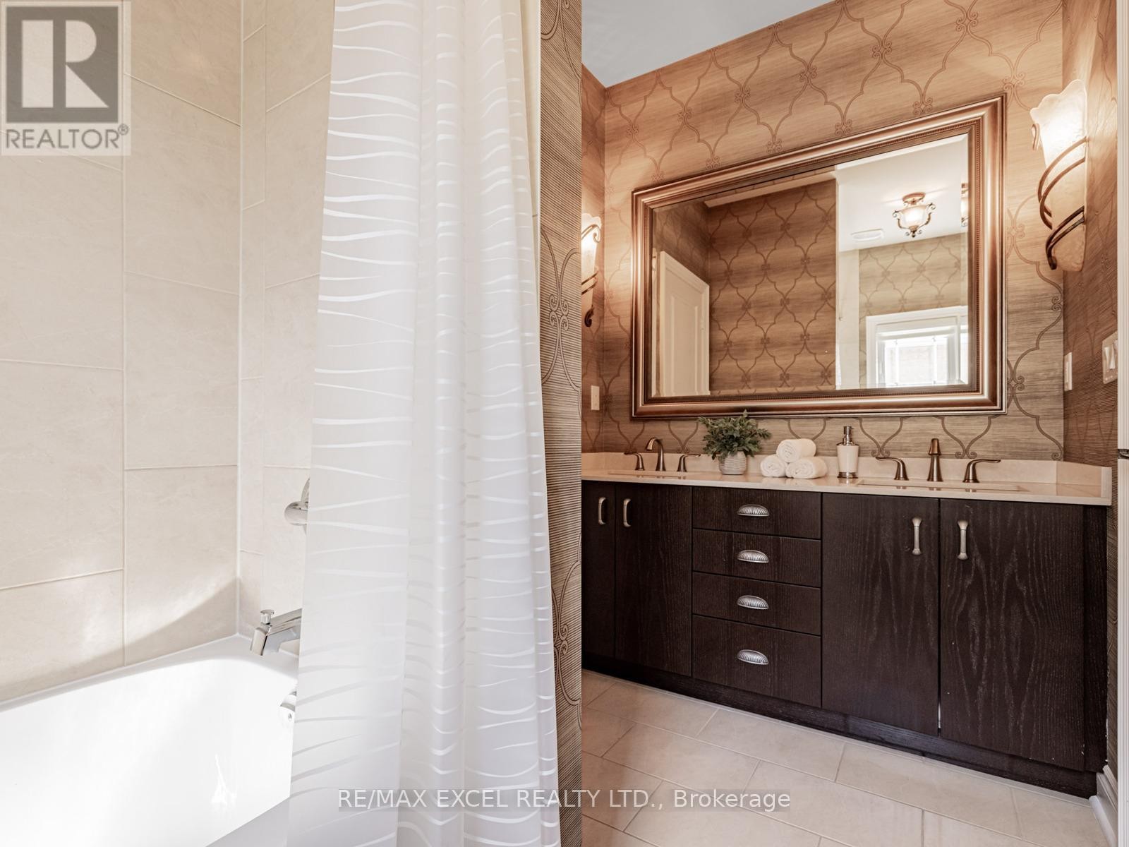 












146 UPPER POST ROAD W

,
Vaughan (Patterson),




Ontario
L6A4J9

