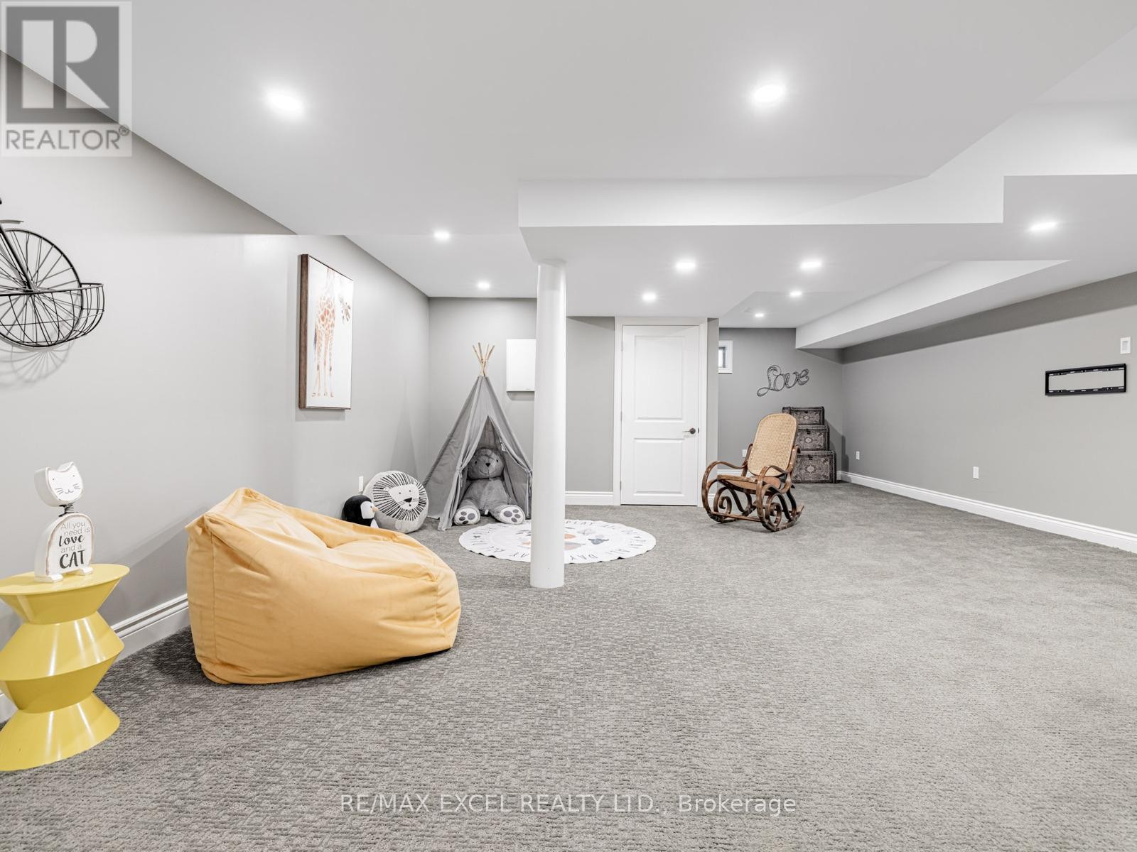 












146 UPPER POST ROAD W

,
Vaughan (Patterson),




Ontario
L6A4J9

