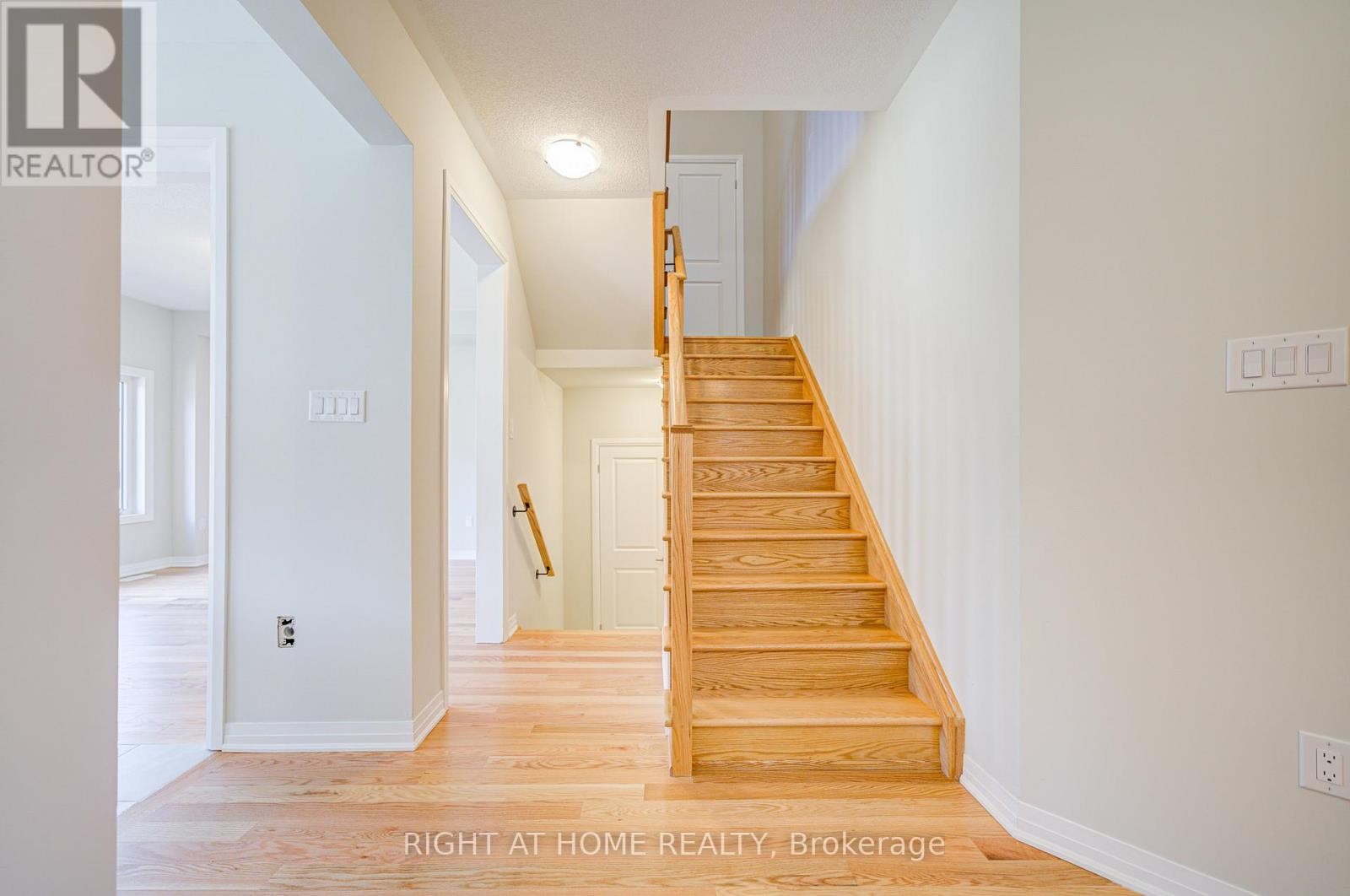 












1296 BRODERICK STREET

,
Innisfil,




Ontario
L9S0P6

