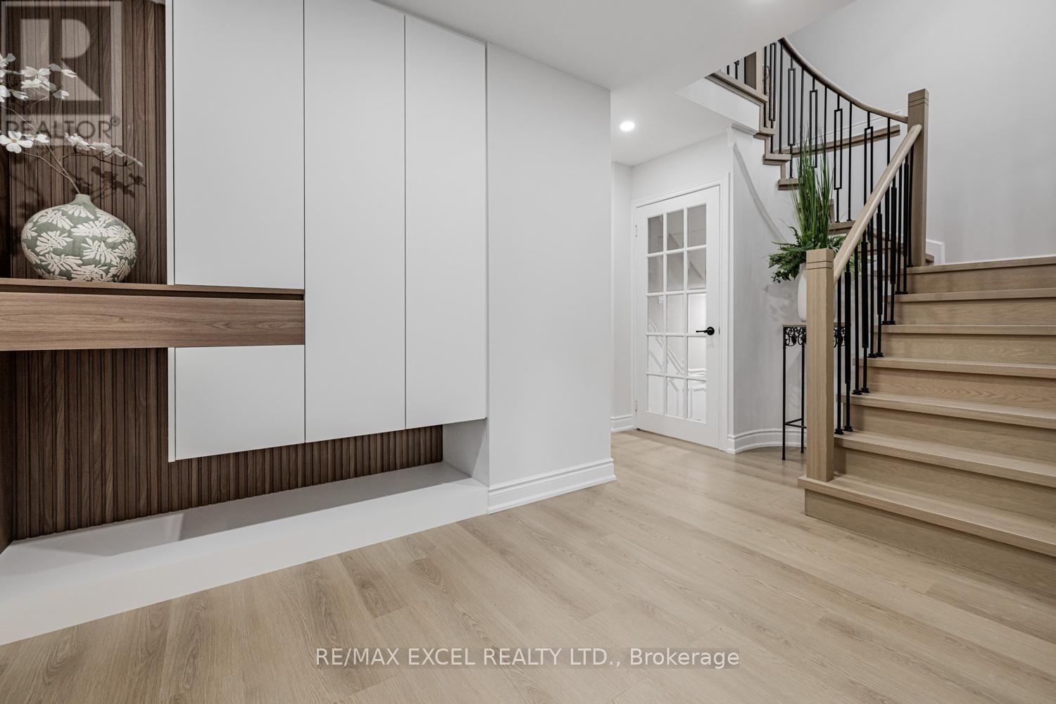 












112 OCTOBER LANE

,
Aurora (Aurora Grove),




Ontario
L4G6Z8

