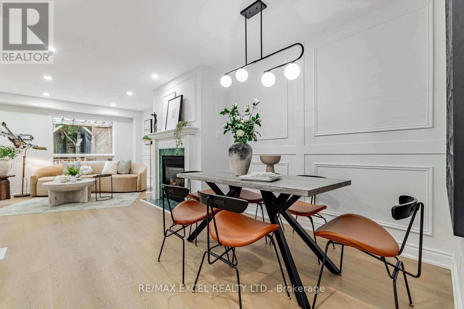 












112 OCTOBER LANE

,
Aurora (Aurora Grove),




Ontario
L4G6Z8

