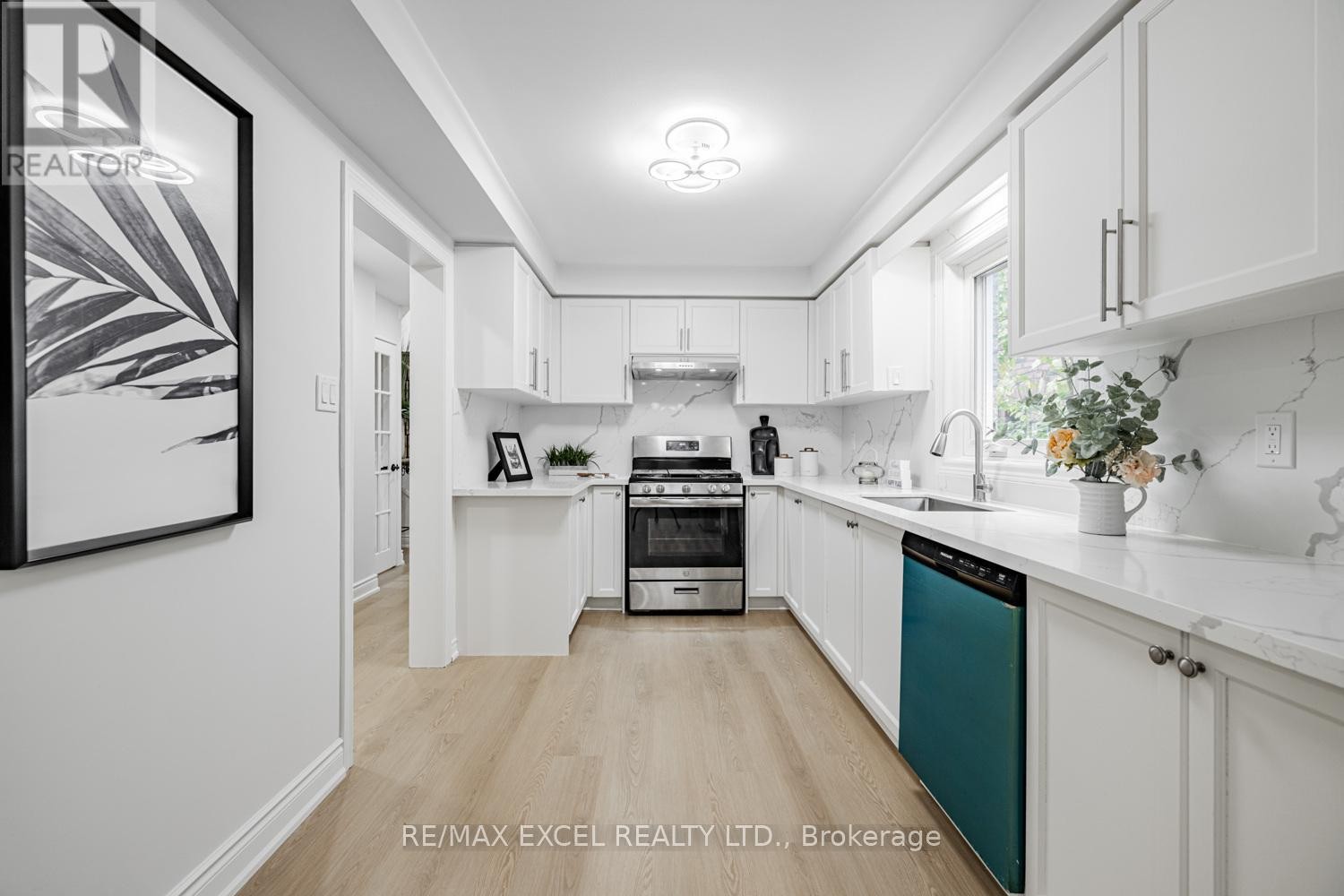 












112 OCTOBER LANE

,
Aurora (Aurora Grove),




Ontario
L4G6Z8

