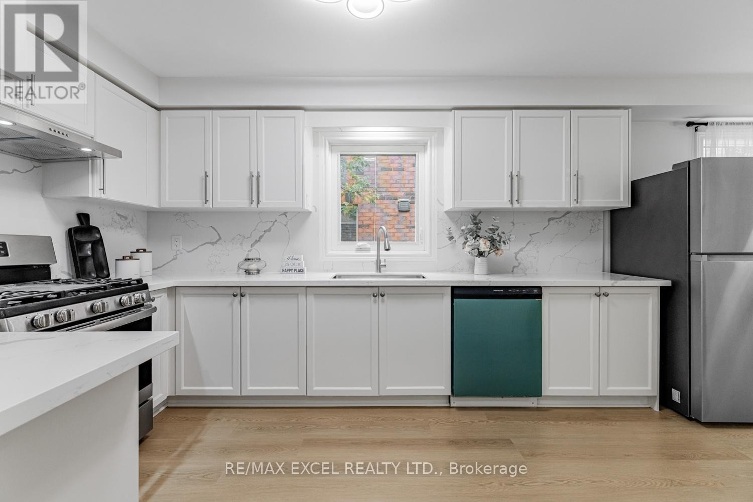 












112 OCTOBER LANE

,
Aurora (Aurora Grove),




Ontario
L4G6Z8

