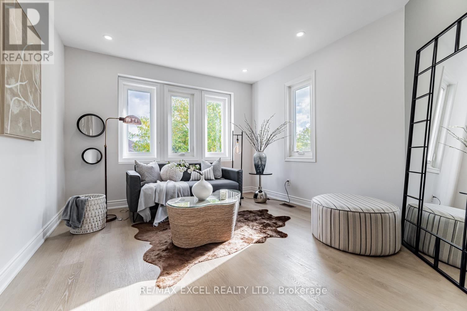 












112 OCTOBER LANE

,
Aurora (Aurora Grove),




Ontario
L4G6Z8

