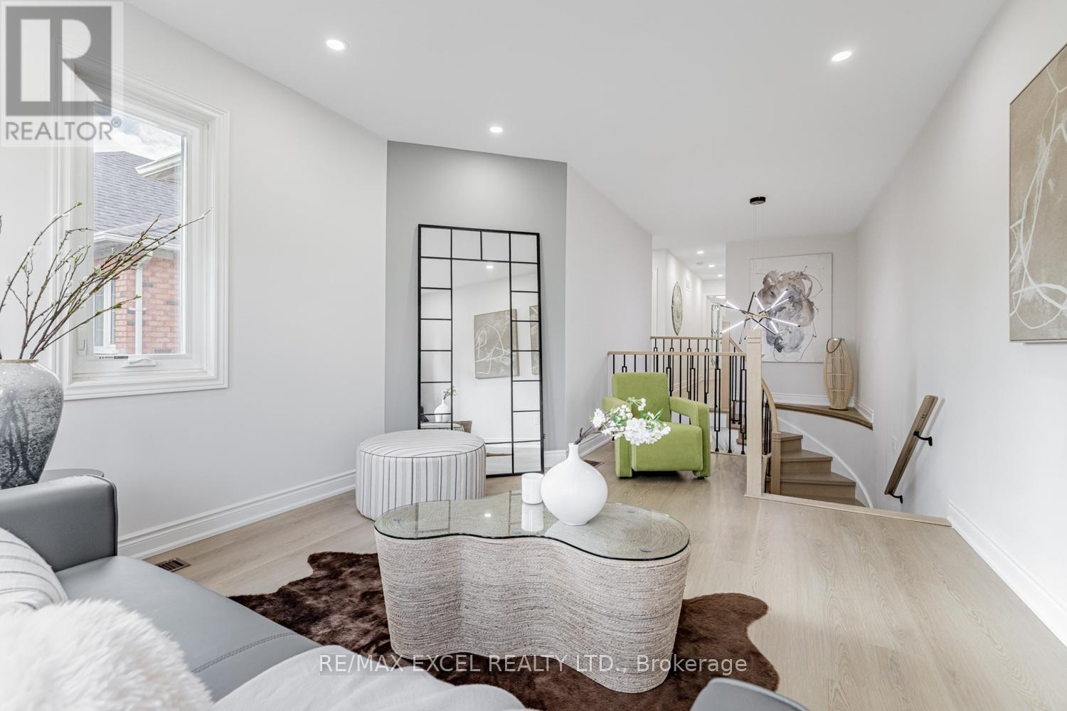 












112 OCTOBER LANE

,
Aurora (Aurora Grove),




Ontario
L4G6Z8

