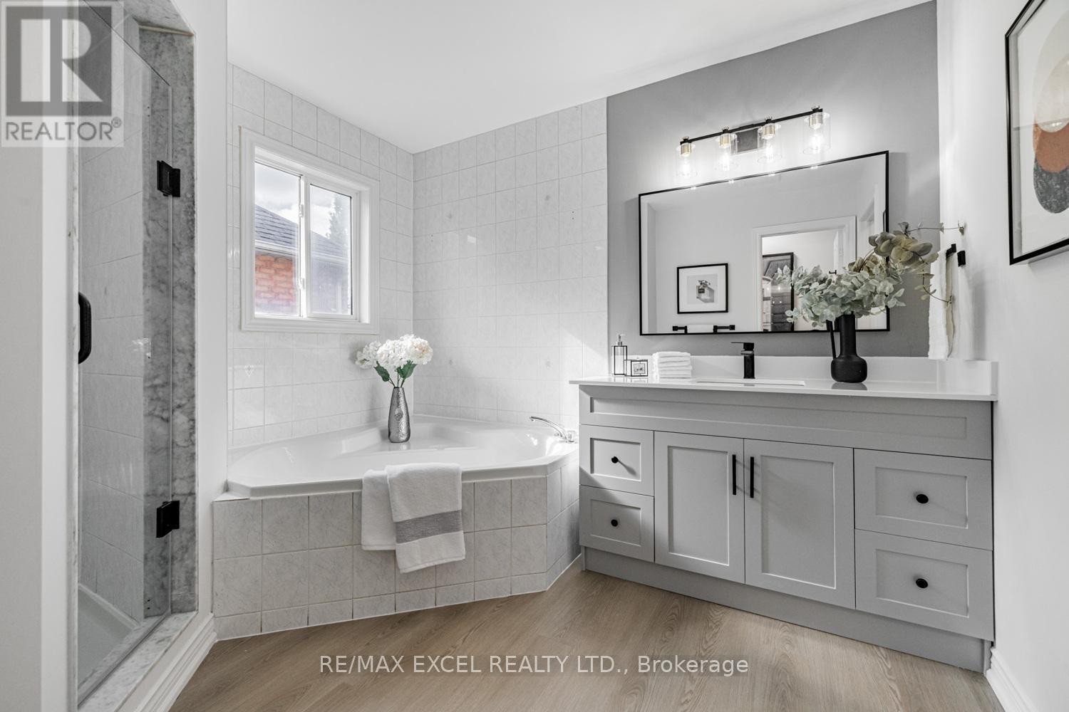 












112 OCTOBER LANE

,
Aurora (Aurora Grove),




Ontario
L4G6Z8

