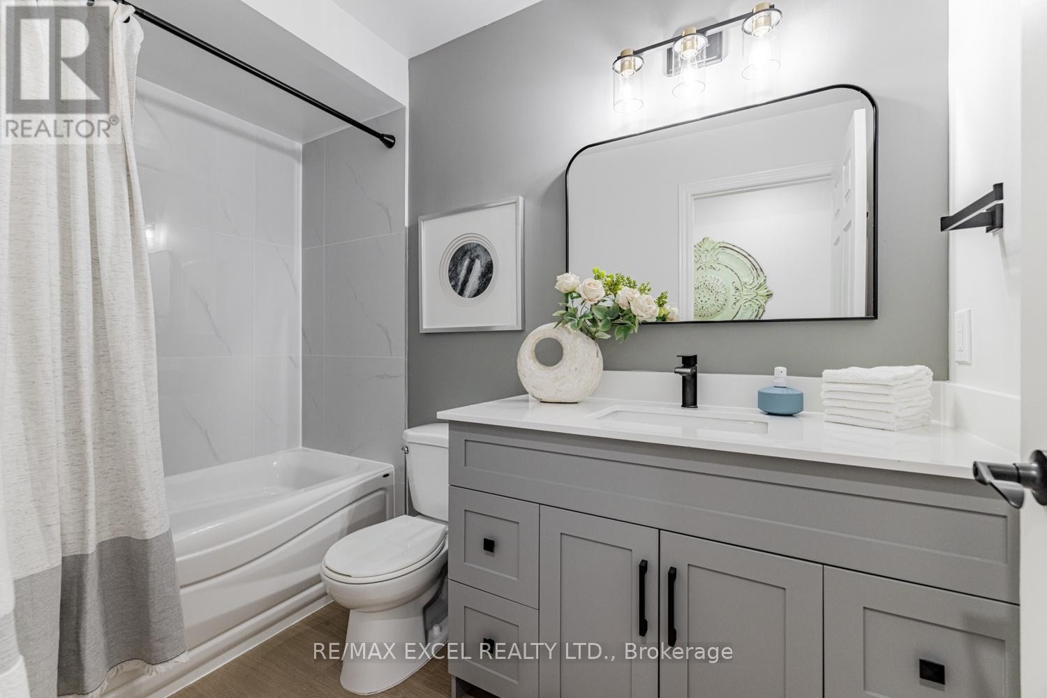 












112 OCTOBER LANE

,
Aurora (Aurora Grove),




Ontario
L4G6Z8

