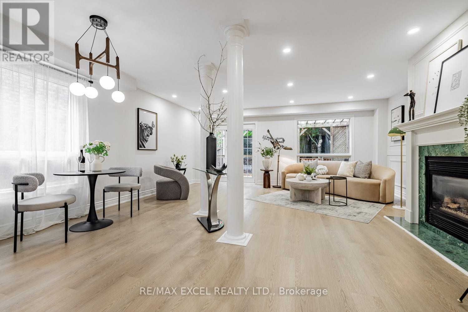 












112 OCTOBER LANE

,
Aurora (Aurora Grove),




Ontario
L4G6Z8

