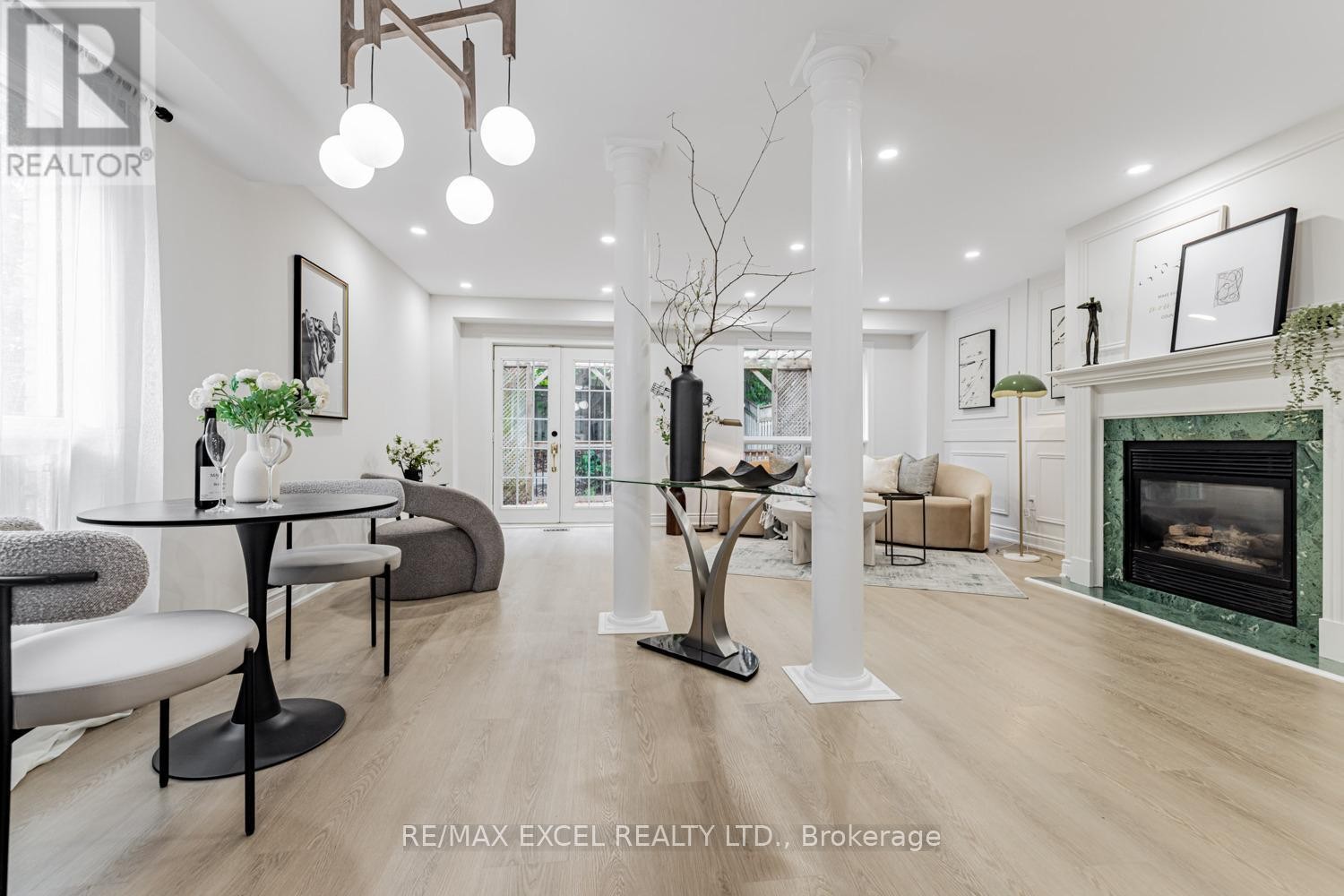 












112 OCTOBER LANE

,
Aurora (Aurora Grove),




Ontario
L4G6Z8

