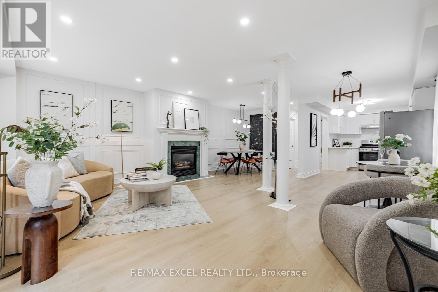 












112 OCTOBER LANE

,
Aurora (Aurora Grove),




Ontario
L4G6Z8

