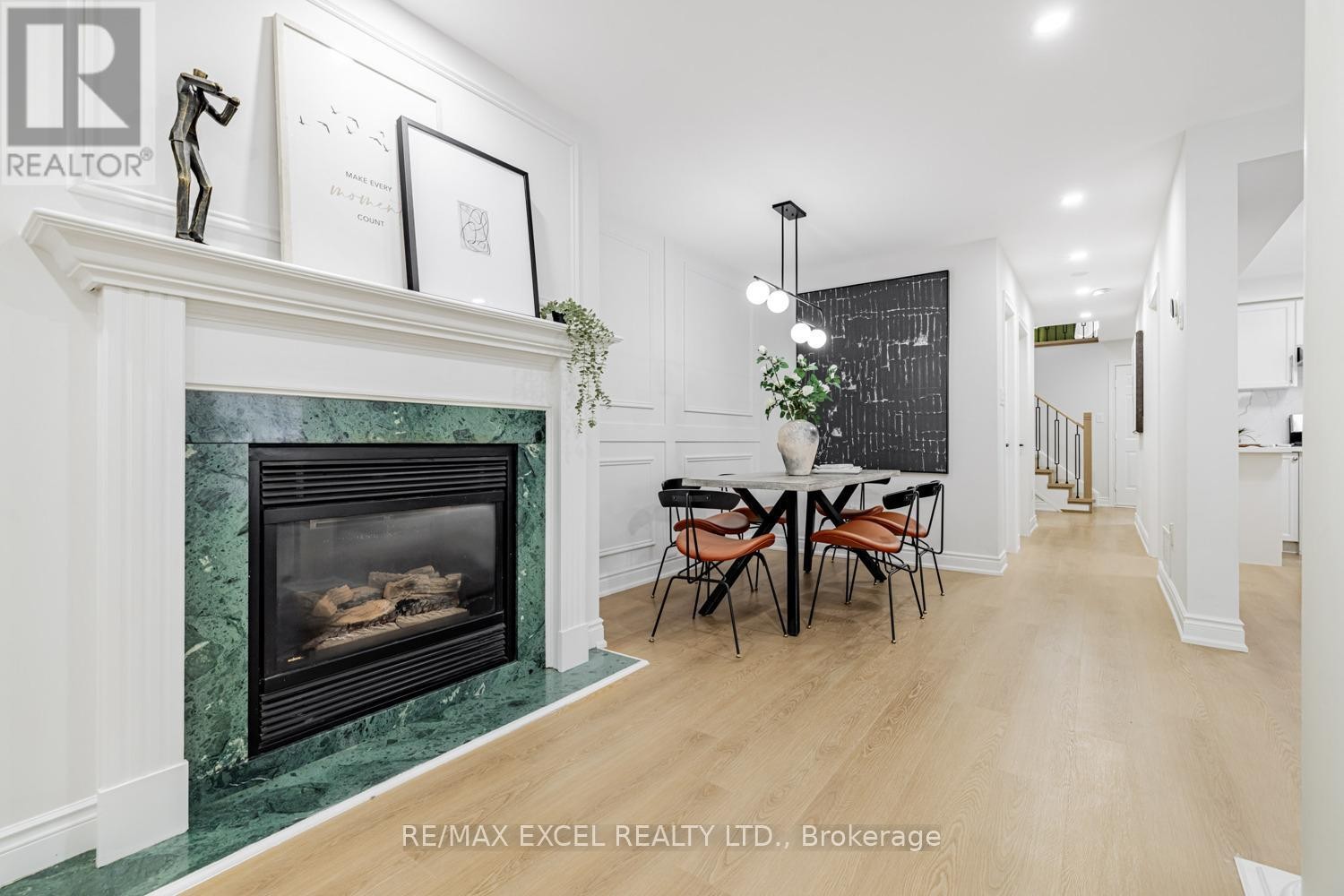 












112 OCTOBER LANE

,
Aurora (Aurora Grove),




Ontario
L4G6Z8

