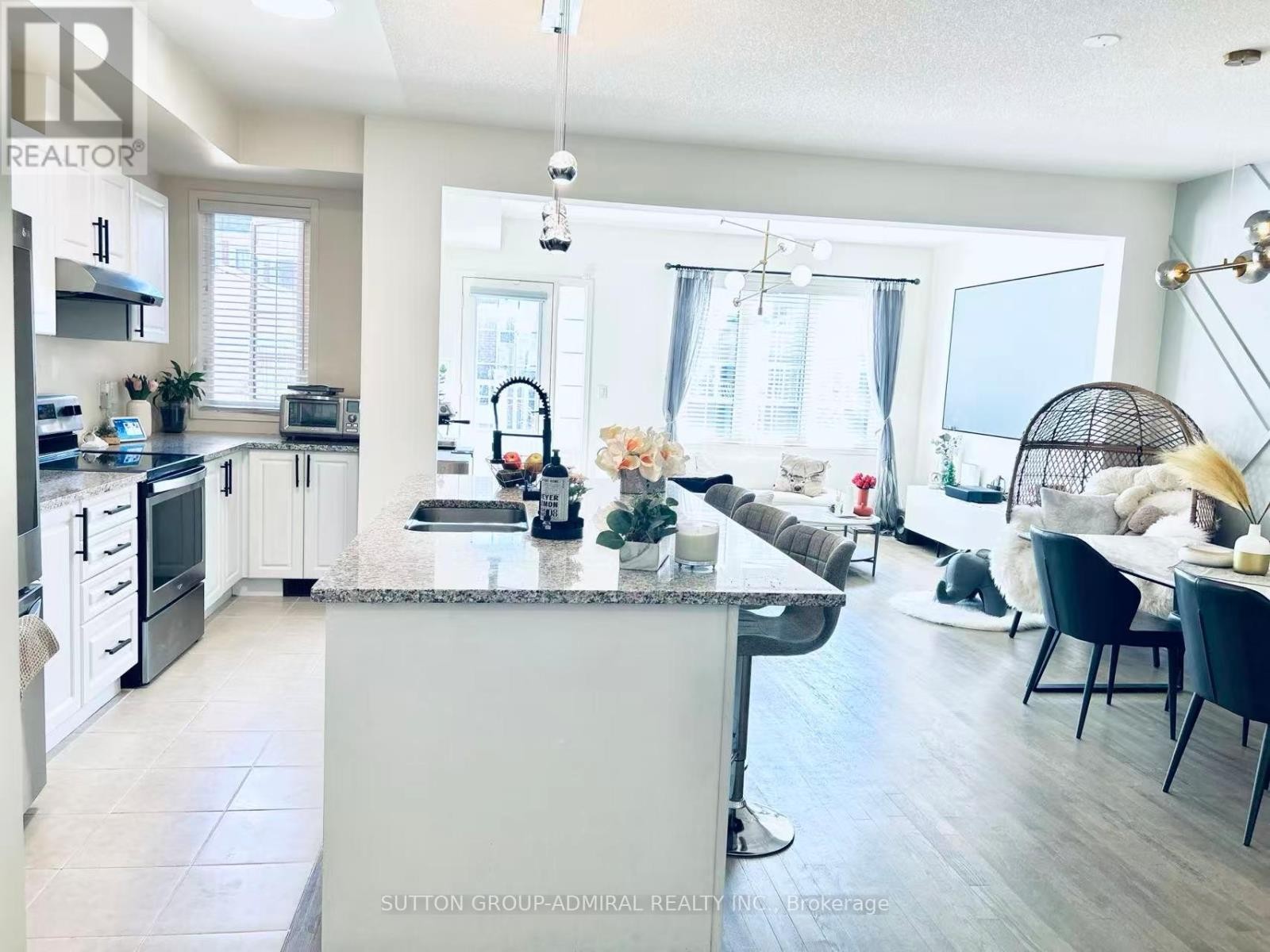 












14 MCGRATH AVENUE

,
Richmond Hill,




Ontario
L4S0K5


