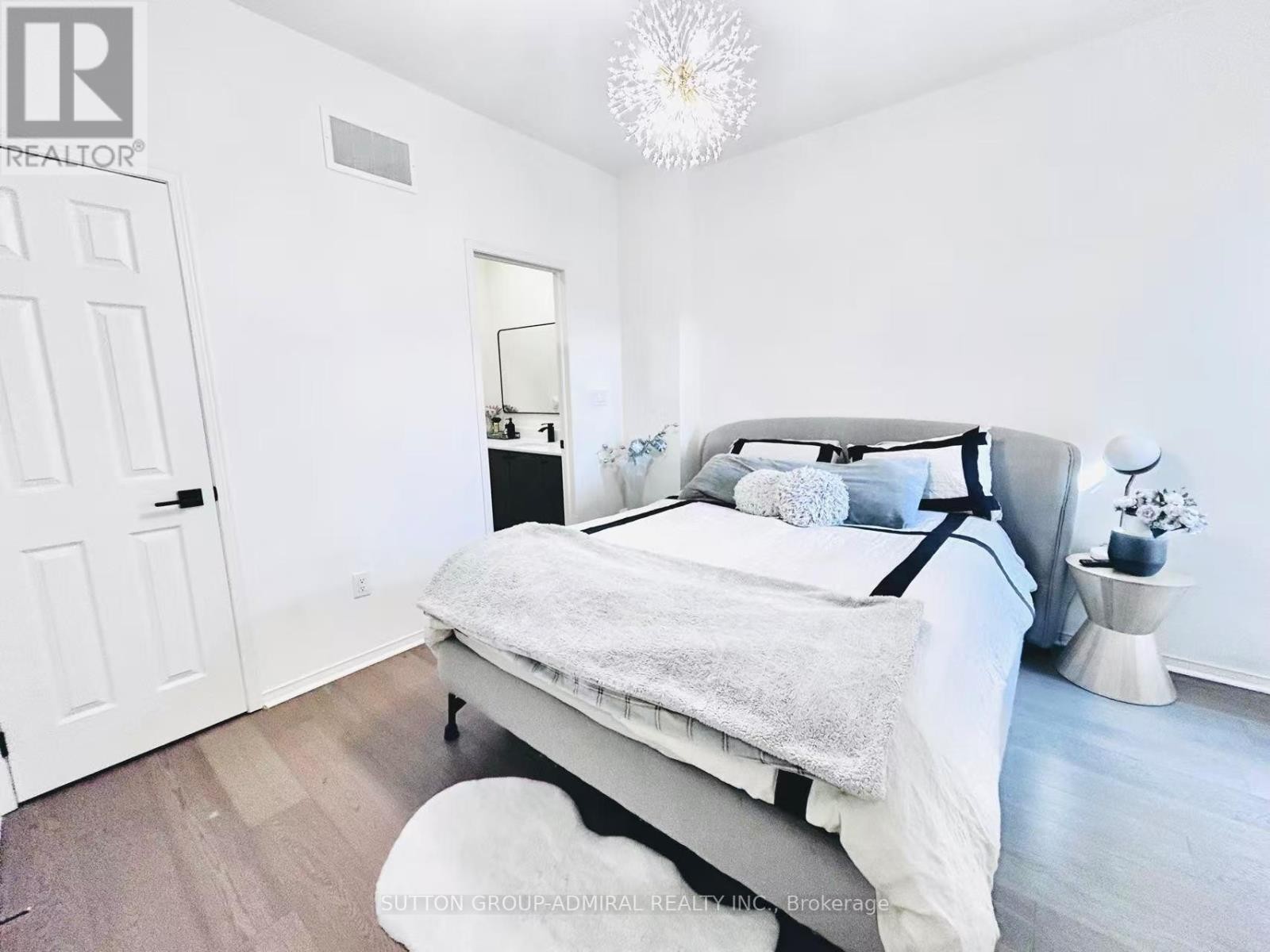 












14 MCGRATH AVENUE

,
Richmond Hill,




Ontario
L4S0K5

