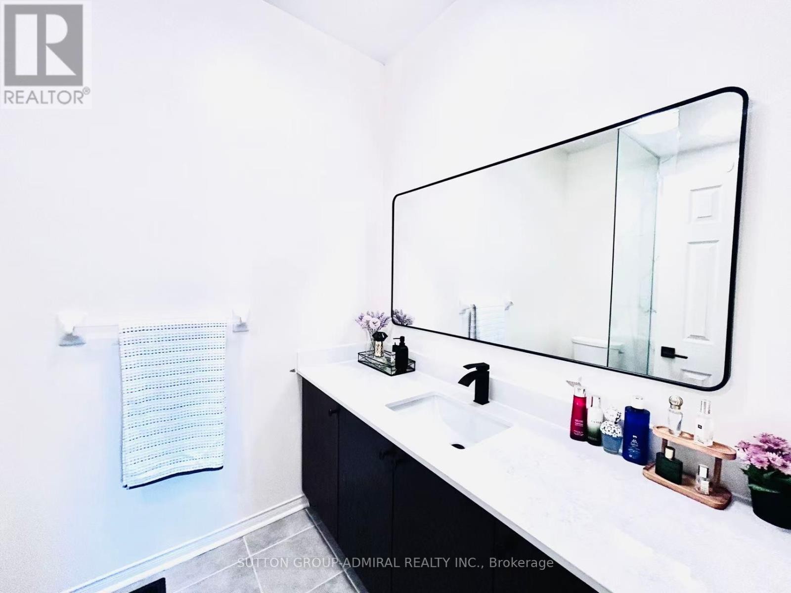 












14 MCGRATH AVENUE

,
Richmond Hill,




Ontario
L4S0K5

