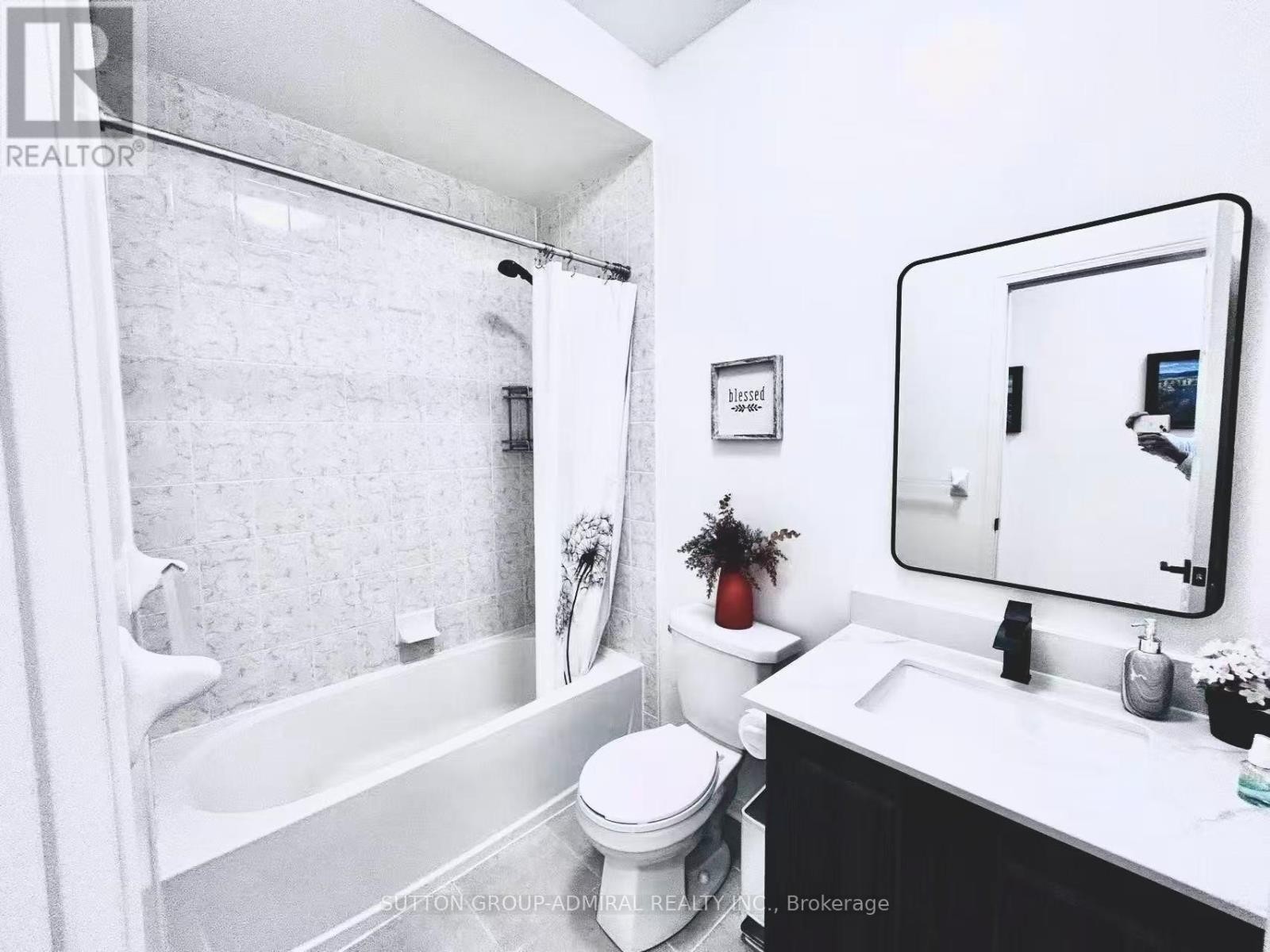 












14 MCGRATH AVENUE

,
Richmond Hill,




Ontario
L4S0K5

