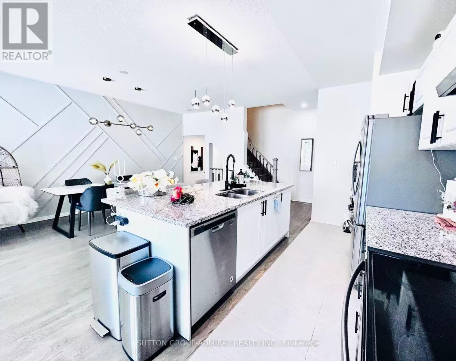












14 MCGRATH AVENUE

,
Richmond Hill,




Ontario
L4S0K5

