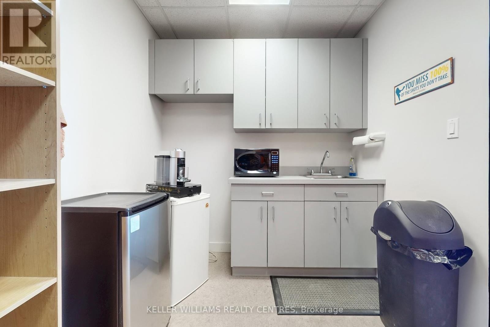 












7 - 125 DON HILLOCK DRIVE

,
Aurora (Bayview Southeast),




Ontario
L4G0H8

