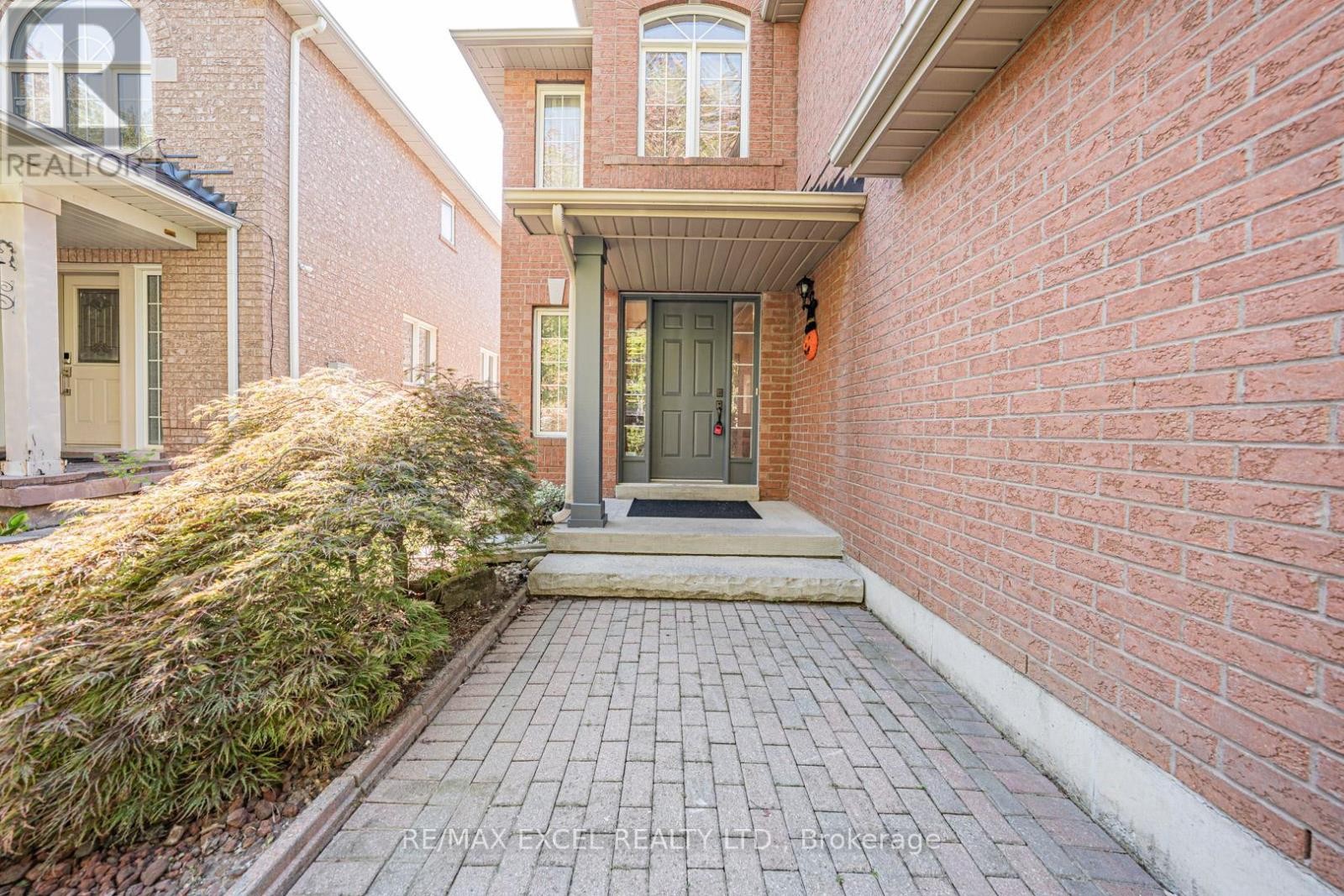 












65 FALLING RIVER DRIVE

,
Richmond Hill (Devonsleigh),




Ontario
L4S2R3

