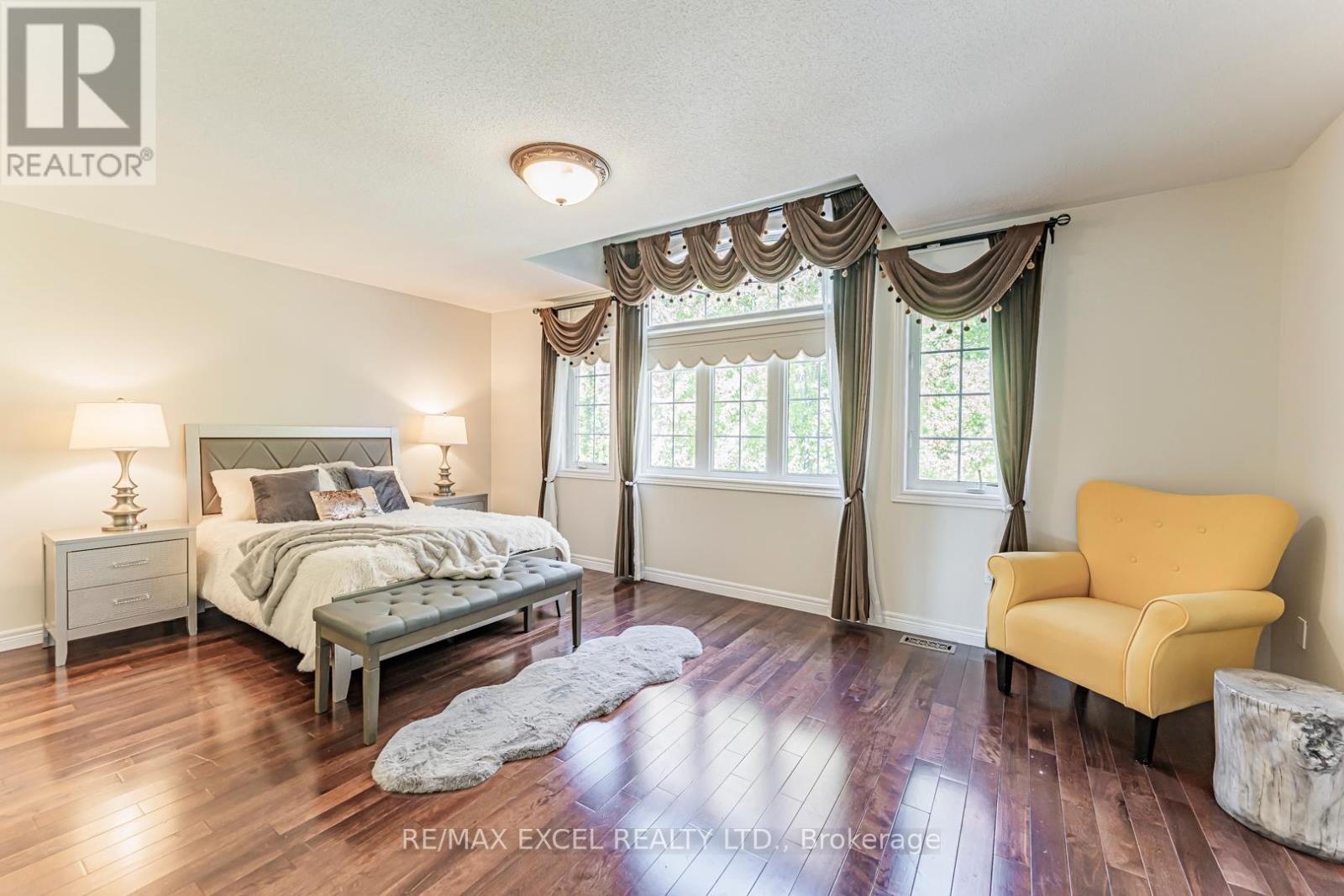 












65 FALLING RIVER DRIVE

,
Richmond Hill (Devonsleigh),




Ontario
L4S2R3

