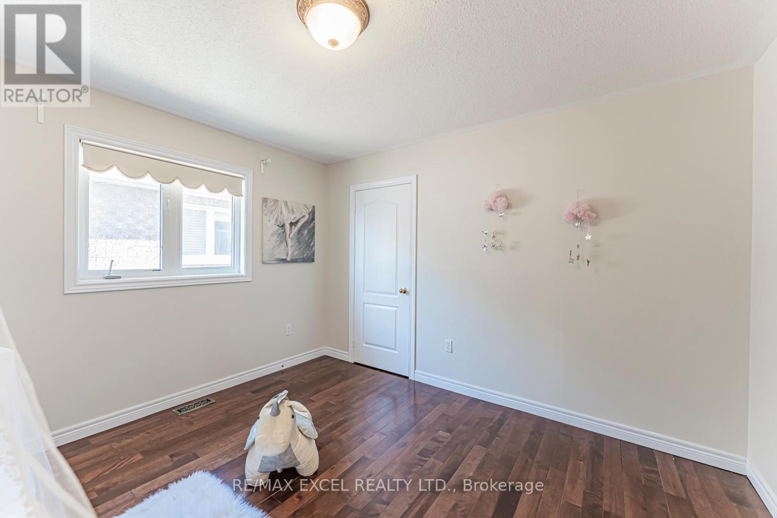 












65 FALLING RIVER DRIVE

,
Richmond Hill (Devonsleigh),




Ontario
L4S2R3

