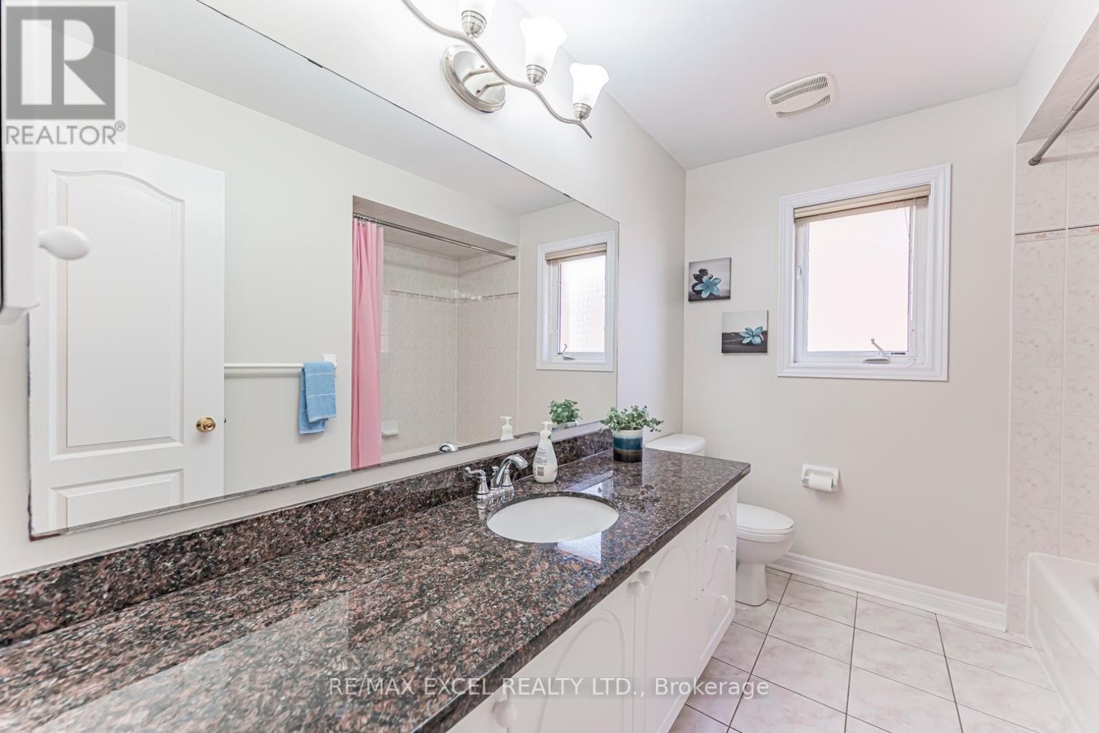 












65 FALLING RIVER DRIVE

,
Richmond Hill (Devonsleigh),




Ontario
L4S2R3

