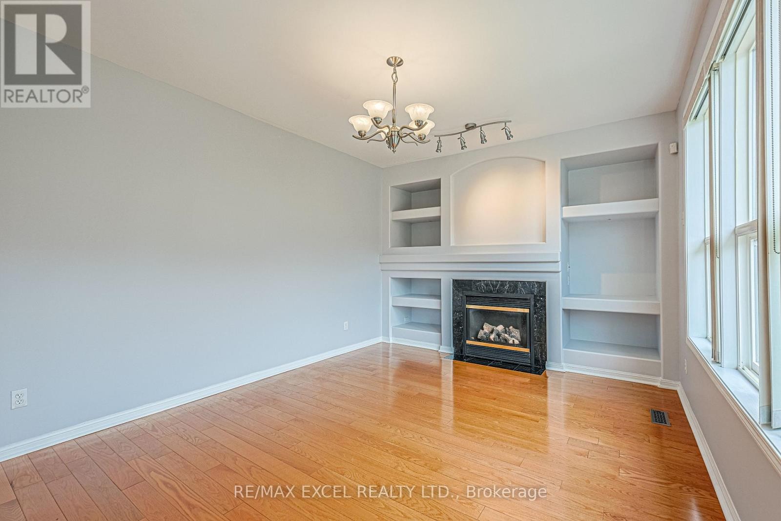












37 BAINTREE STREET

,
Markham (Wismer),




Ontario
L6E1G5

