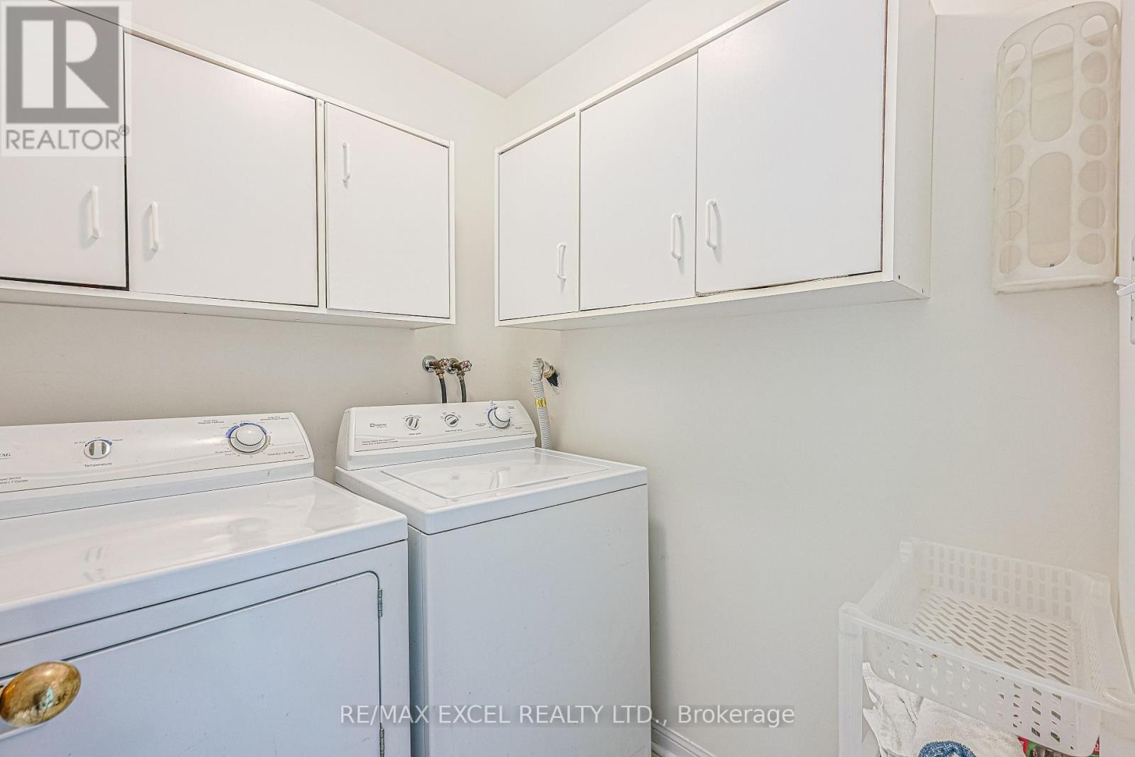 












37 BAINTREE STREET

,
Markham (Wismer),




Ontario
L6E1G5

