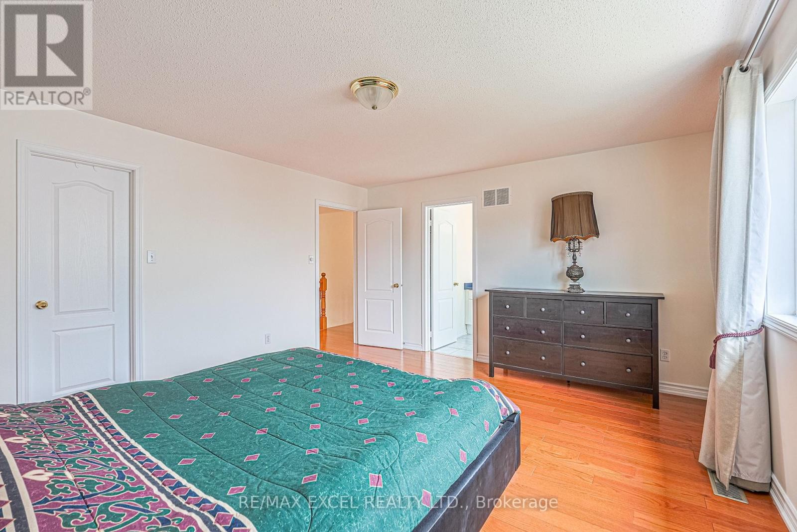 












37 BAINTREE STREET

,
Markham (Wismer),




Ontario
L6E1G5

