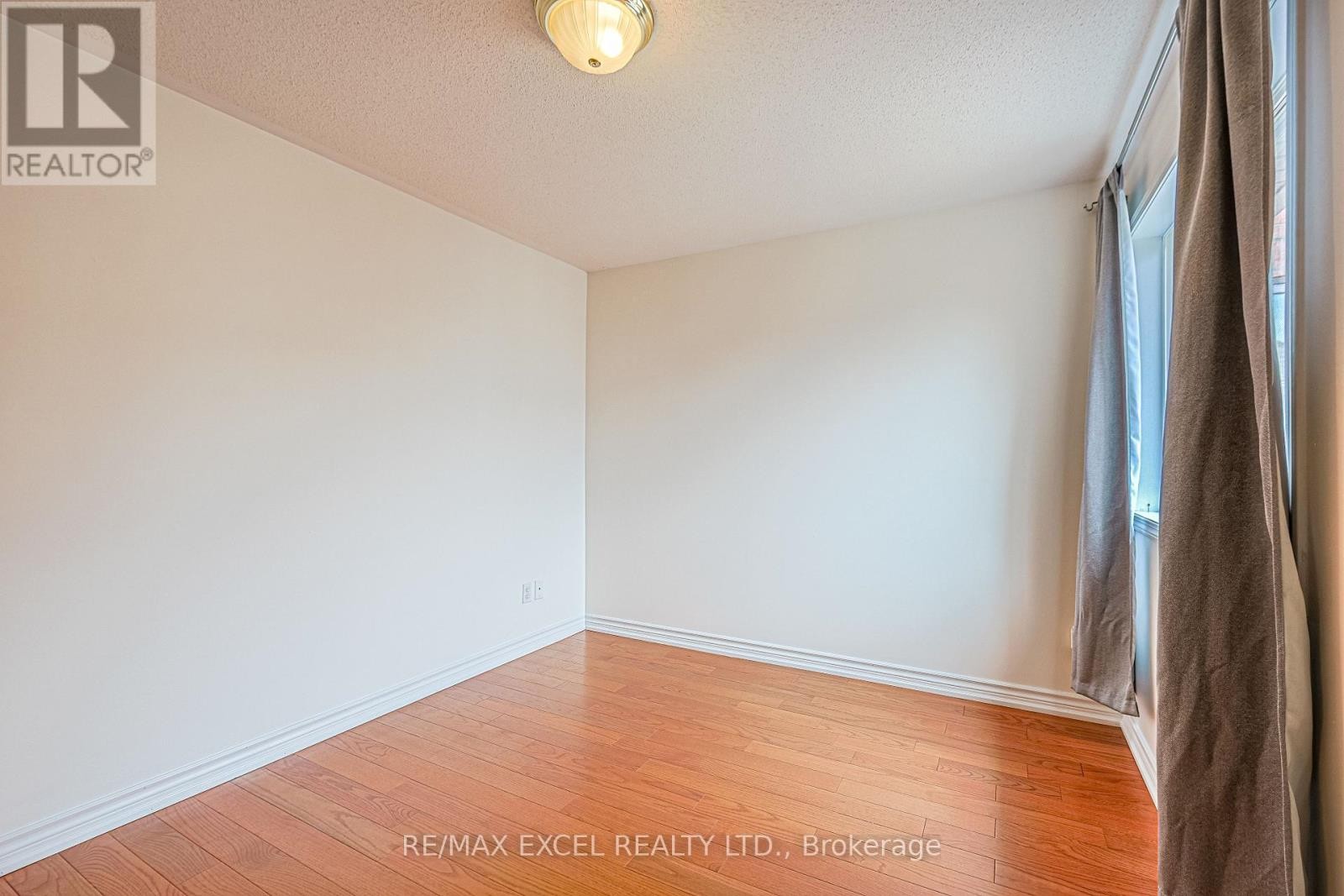 












37 BAINTREE STREET

,
Markham (Wismer),




Ontario
L6E1G5

