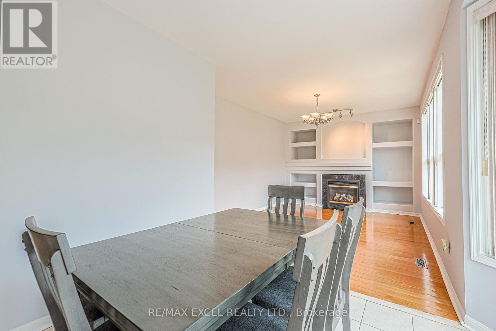 












37 BAINTREE STREET

,
Markham (Wismer),




Ontario
L6E1G5


