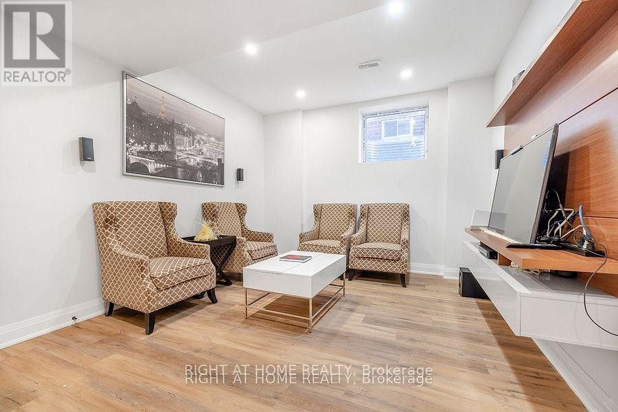 












(BASEMENT) - 61 ISAIAH DRIVE W

,
Vaughan (Vellore Village),




Ontario
L4H0T4

