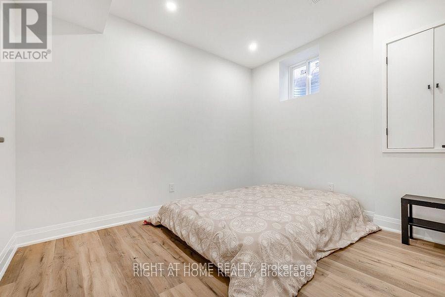 












(BASEMENT) - 61 ISAIAH DRIVE W

,
Vaughan (Vellore Village),




Ontario
L4H0T4

