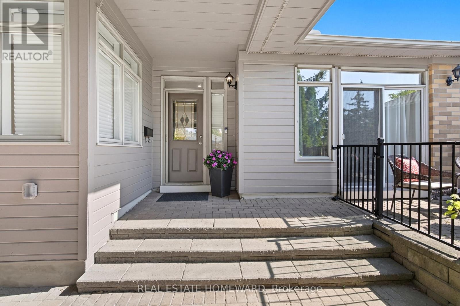 












11 LOON HARBOUR WAY

,
Markham (Greensborough),




Ontario
L6E1B4

