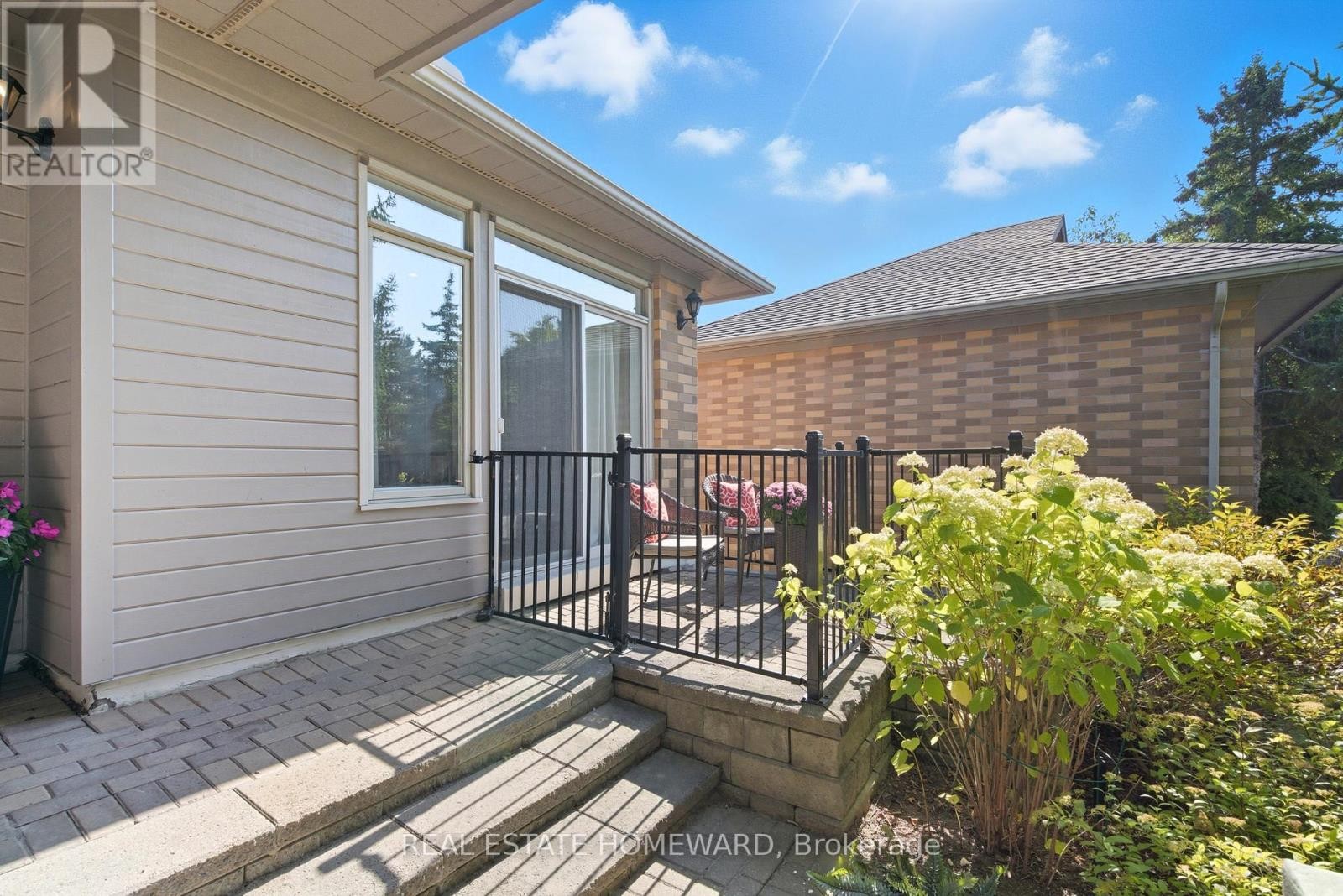 












11 LOON HARBOUR WAY

,
Markham (Greensborough),




Ontario
L6E1B4

