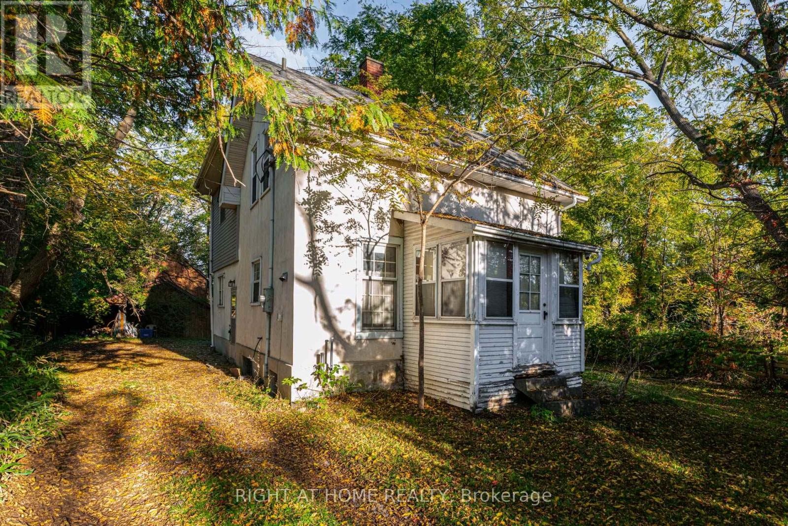 












315 MAIN STREET N

,
Newmarket (Bristol-London),




Ontario
L3Y9A9

