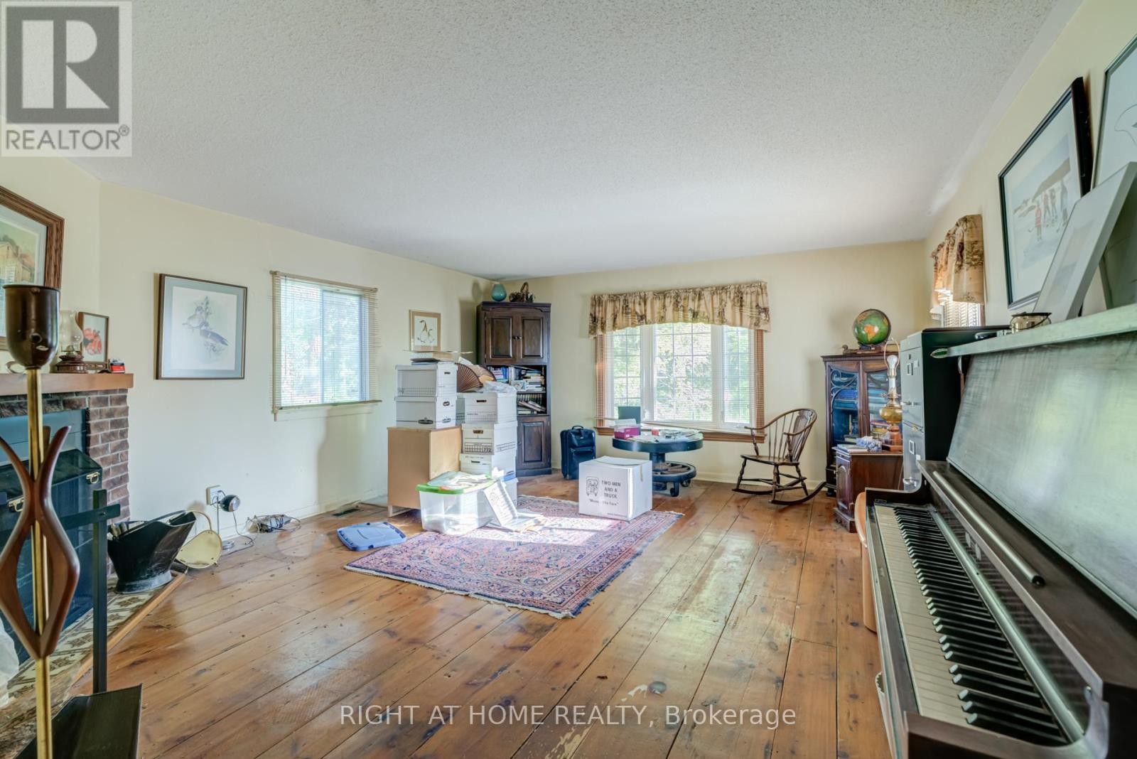 












315 MAIN STREET N

,
Newmarket (Bristol-London),




Ontario
L3Y9A9

