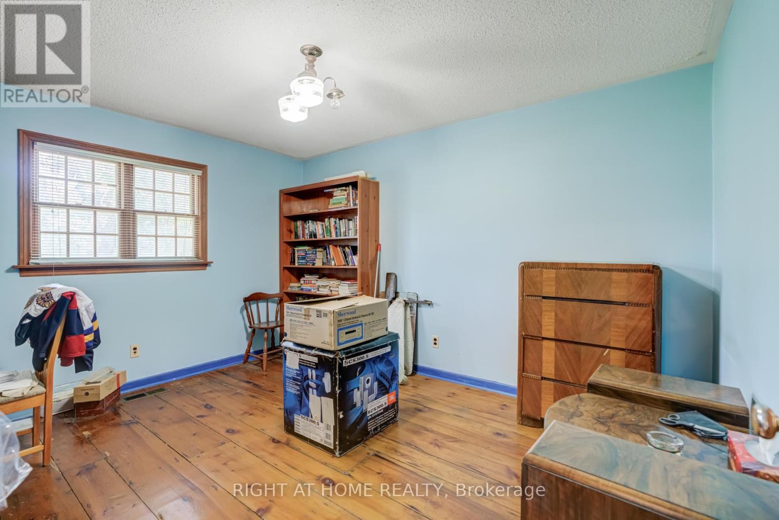 












315 MAIN STREET N

,
Newmarket (Bristol-London),




Ontario
L3Y9A9

