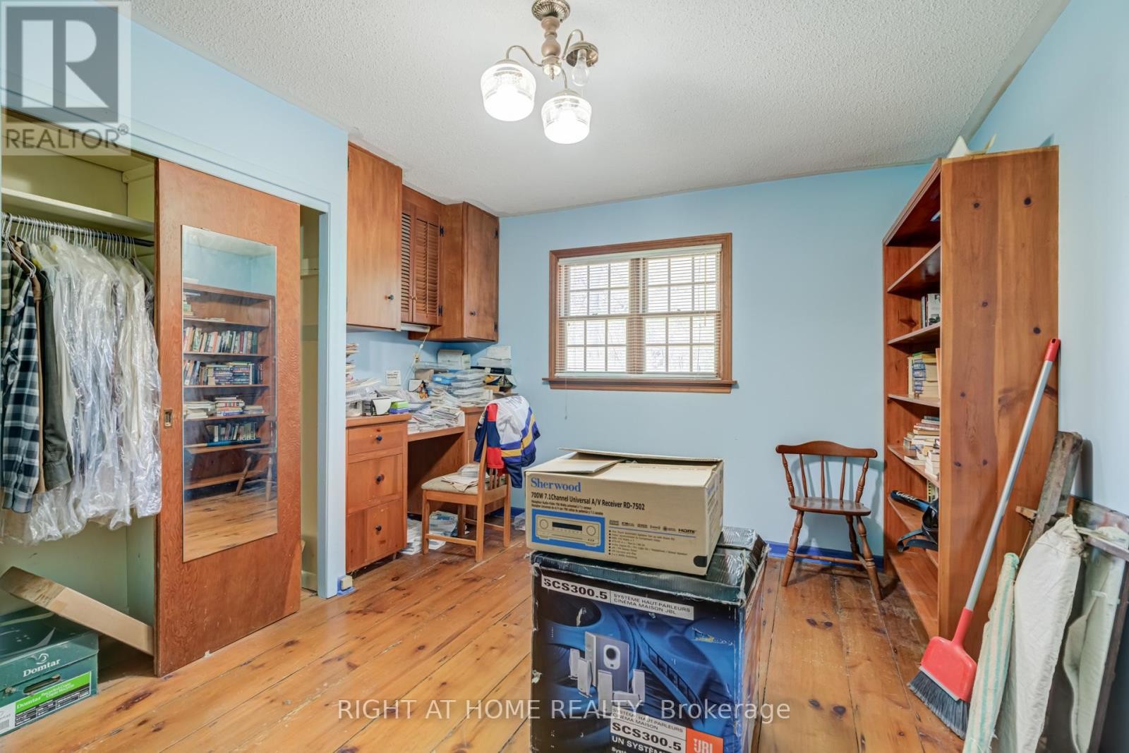 












315 MAIN STREET N

,
Newmarket (Bristol-London),




Ontario
L3Y9A9

