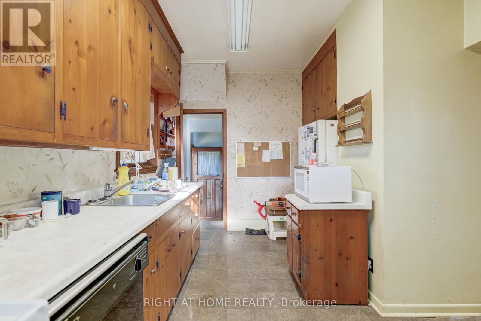 












315 MAIN STREET N

,
Newmarket (Bristol-London),




Ontario
L3Y9A9

