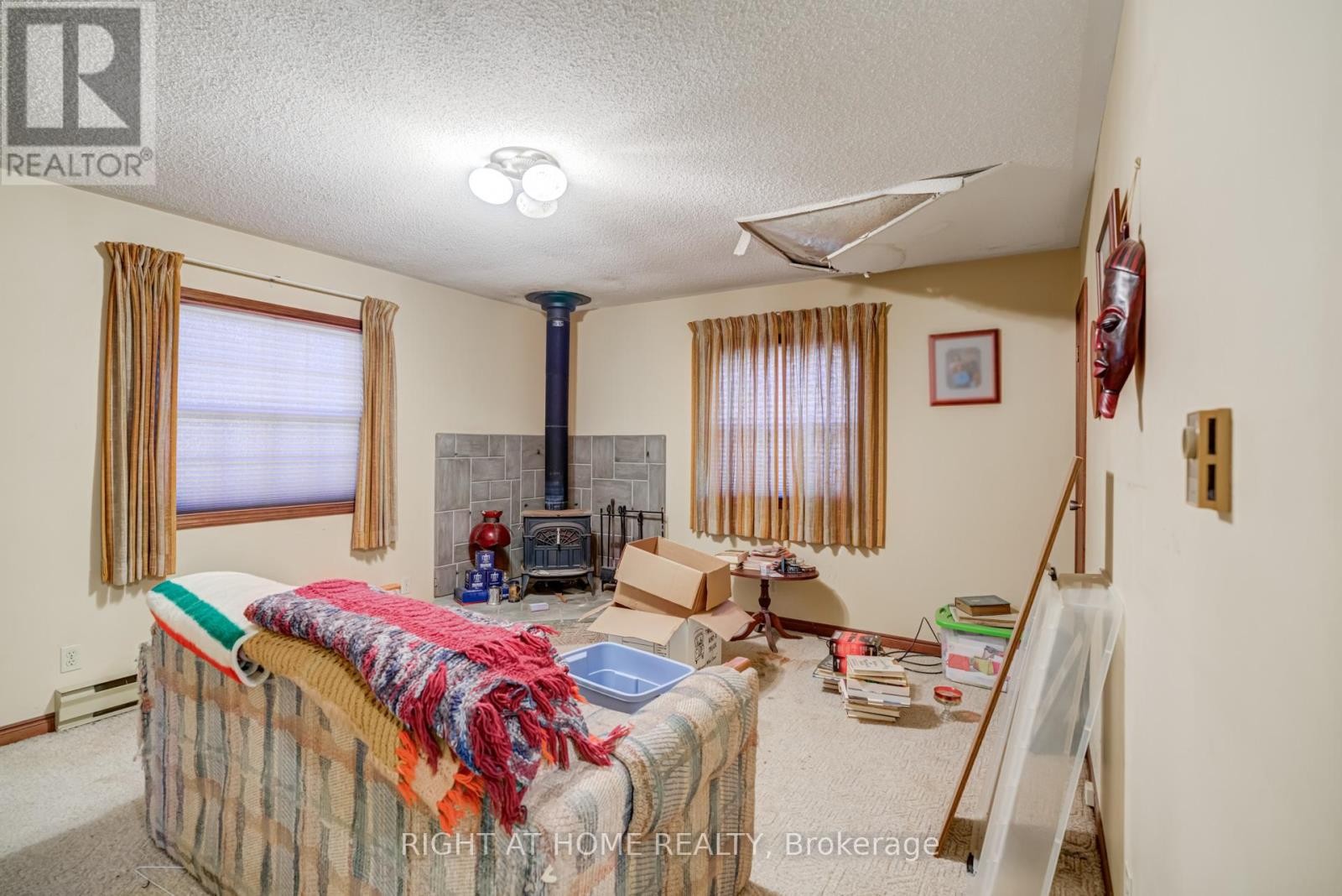 












315 MAIN STREET N

,
Newmarket (Bristol-London),




Ontario
L3Y9A9

