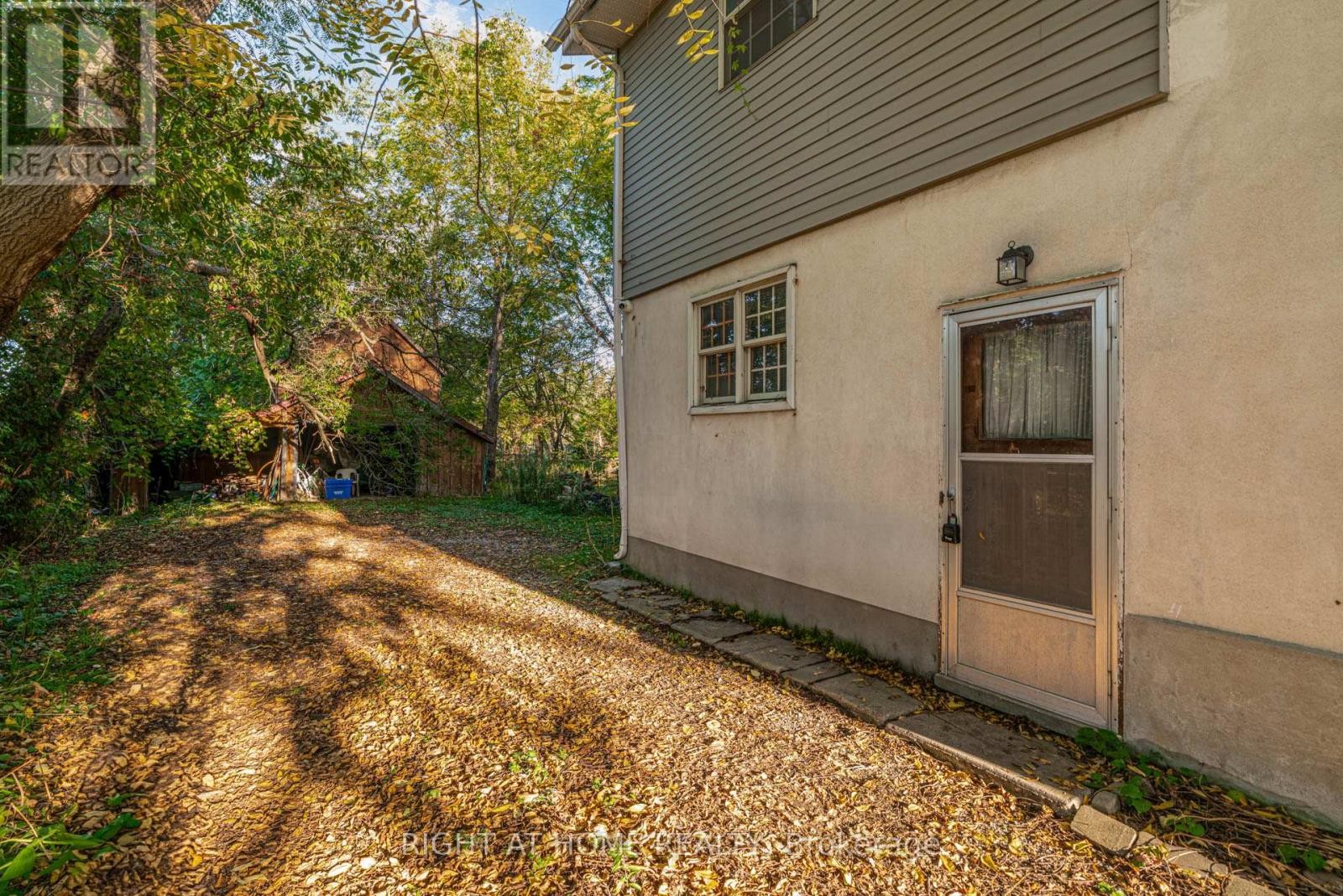 












315 MAIN STREET N

,
Newmarket (Bristol-London),




Ontario
L3Y9A9


