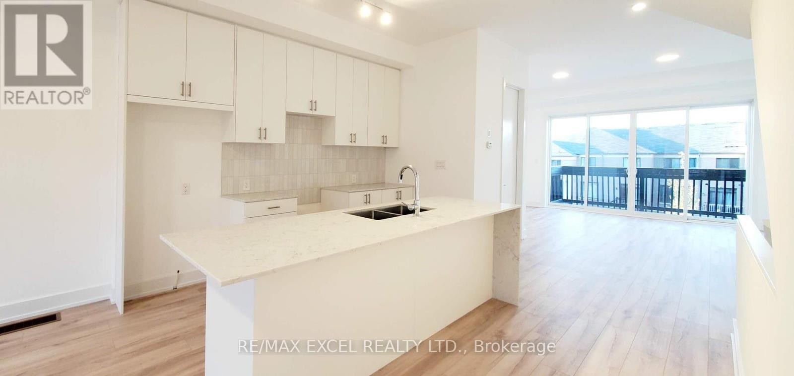 












20 CHESTNUT COURT

,
Aurora,




Ontario
L4G4A4

