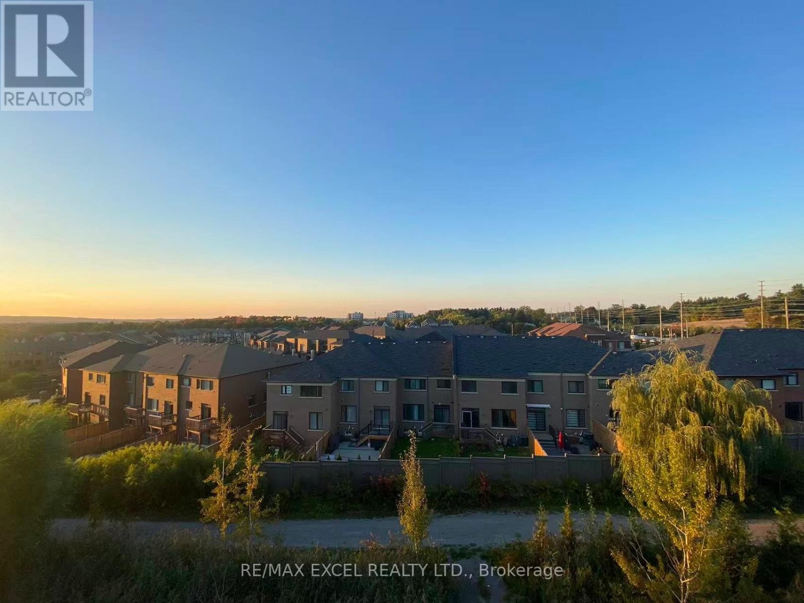 












20 CHESTNUT COURT

,
Aurora,




Ontario
L4G4A4

