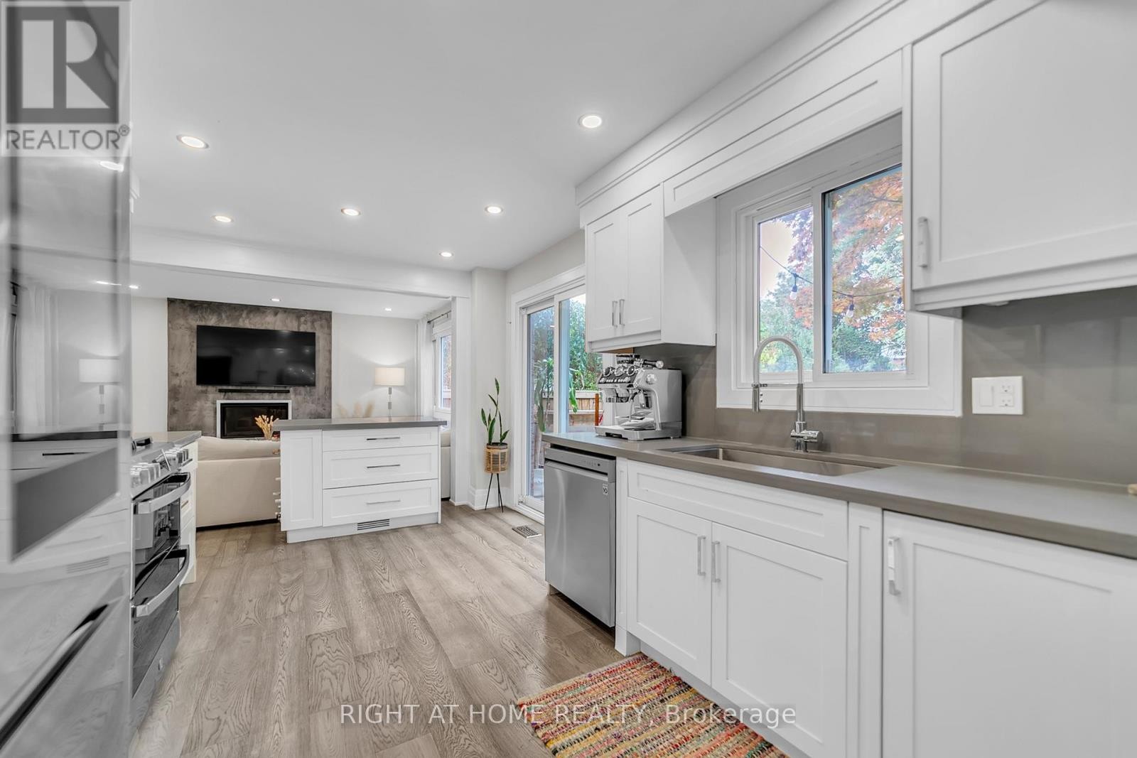 












234 HEMLOCK DRIVE

,
Whitchurch-Stouffville (Stouffville),




Ontario
L4A5A5

