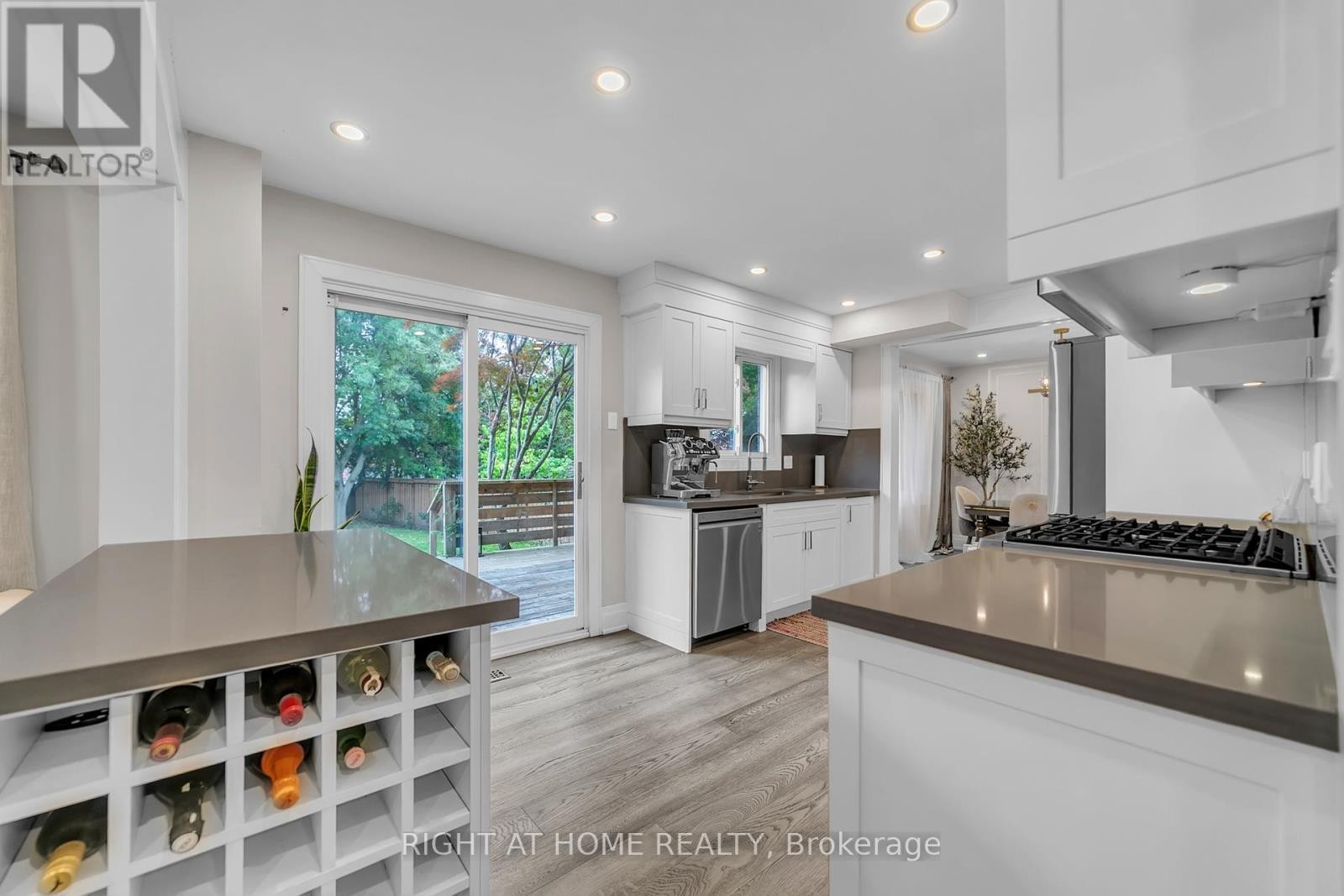 












234 HEMLOCK DRIVE

,
Whitchurch-Stouffville (Stouffville),




Ontario
L4A5A5

