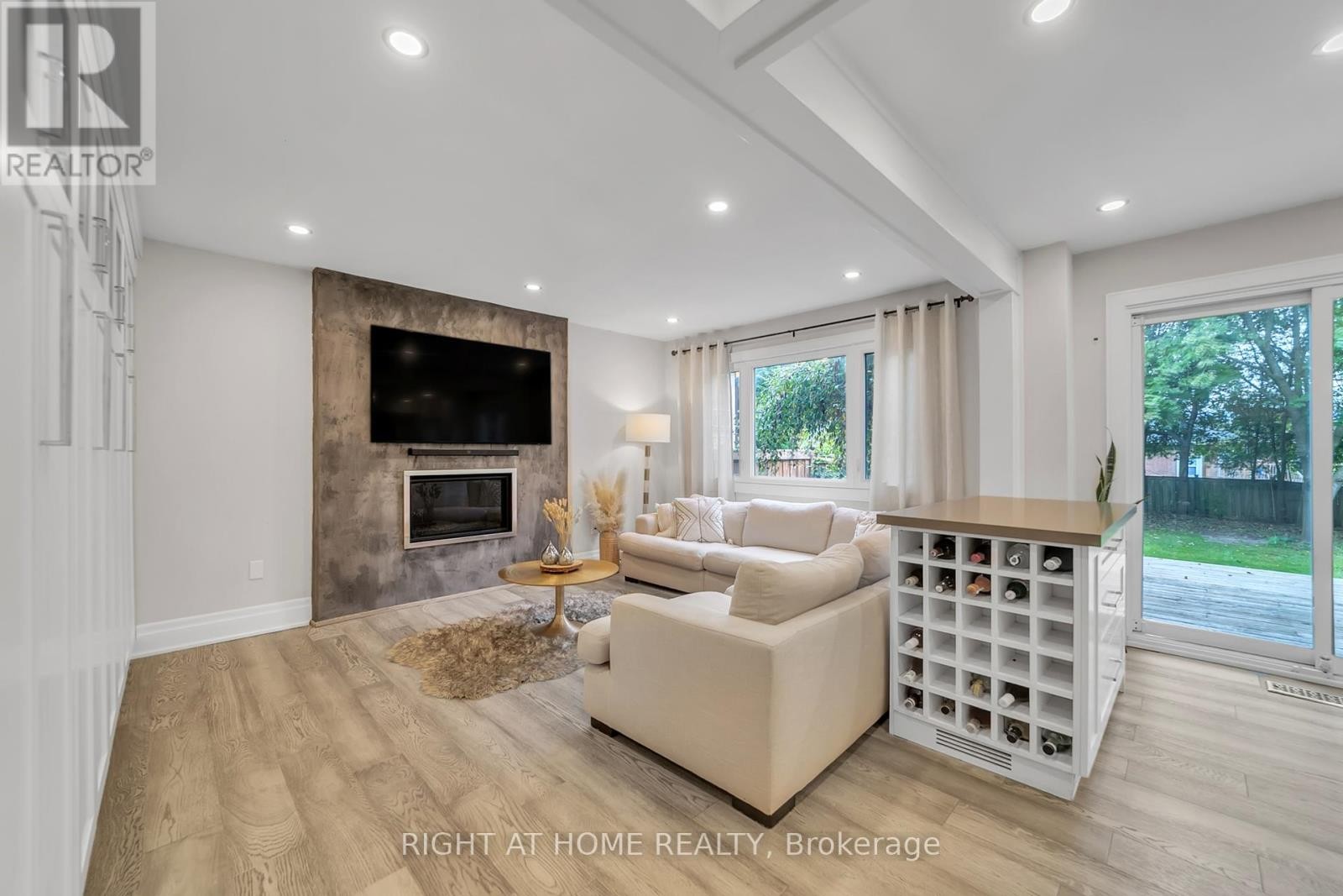 












234 HEMLOCK DRIVE

,
Whitchurch-Stouffville (Stouffville),




Ontario
L4A5A5

