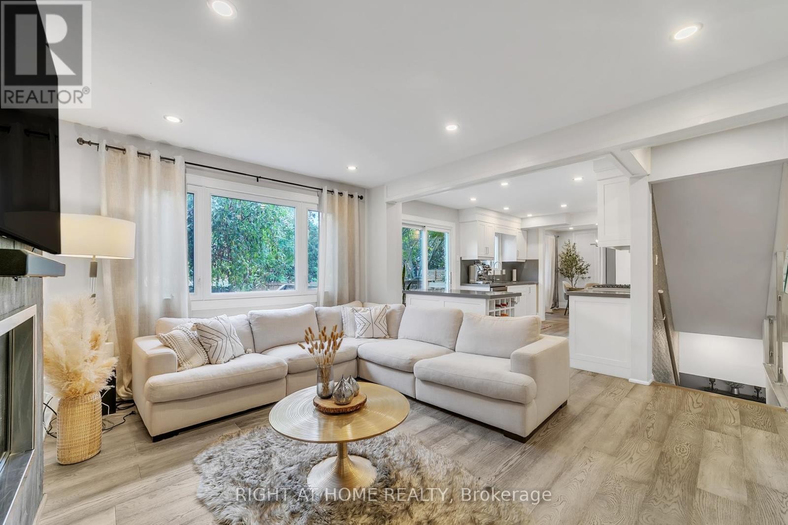 












234 HEMLOCK DRIVE

,
Whitchurch-Stouffville (Stouffville),




Ontario
L4A5A5

