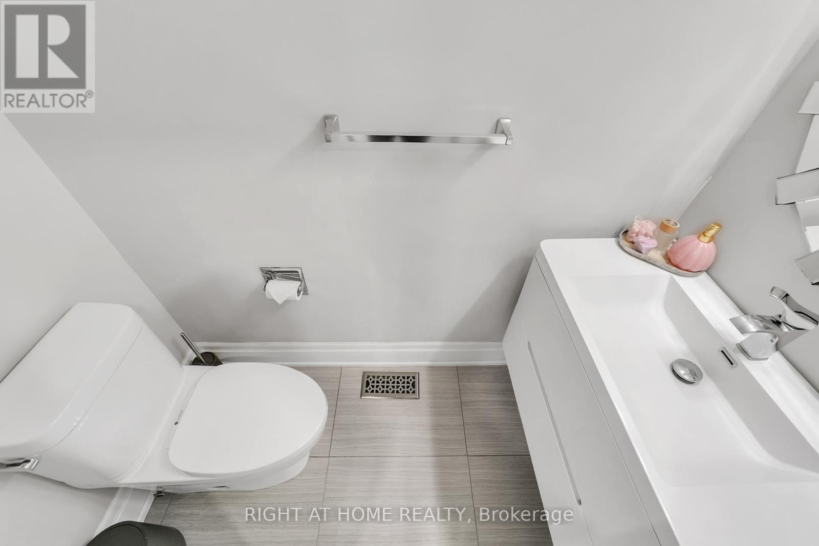 












234 HEMLOCK DRIVE

,
Whitchurch-Stouffville (Stouffville),




Ontario
L4A5A5

