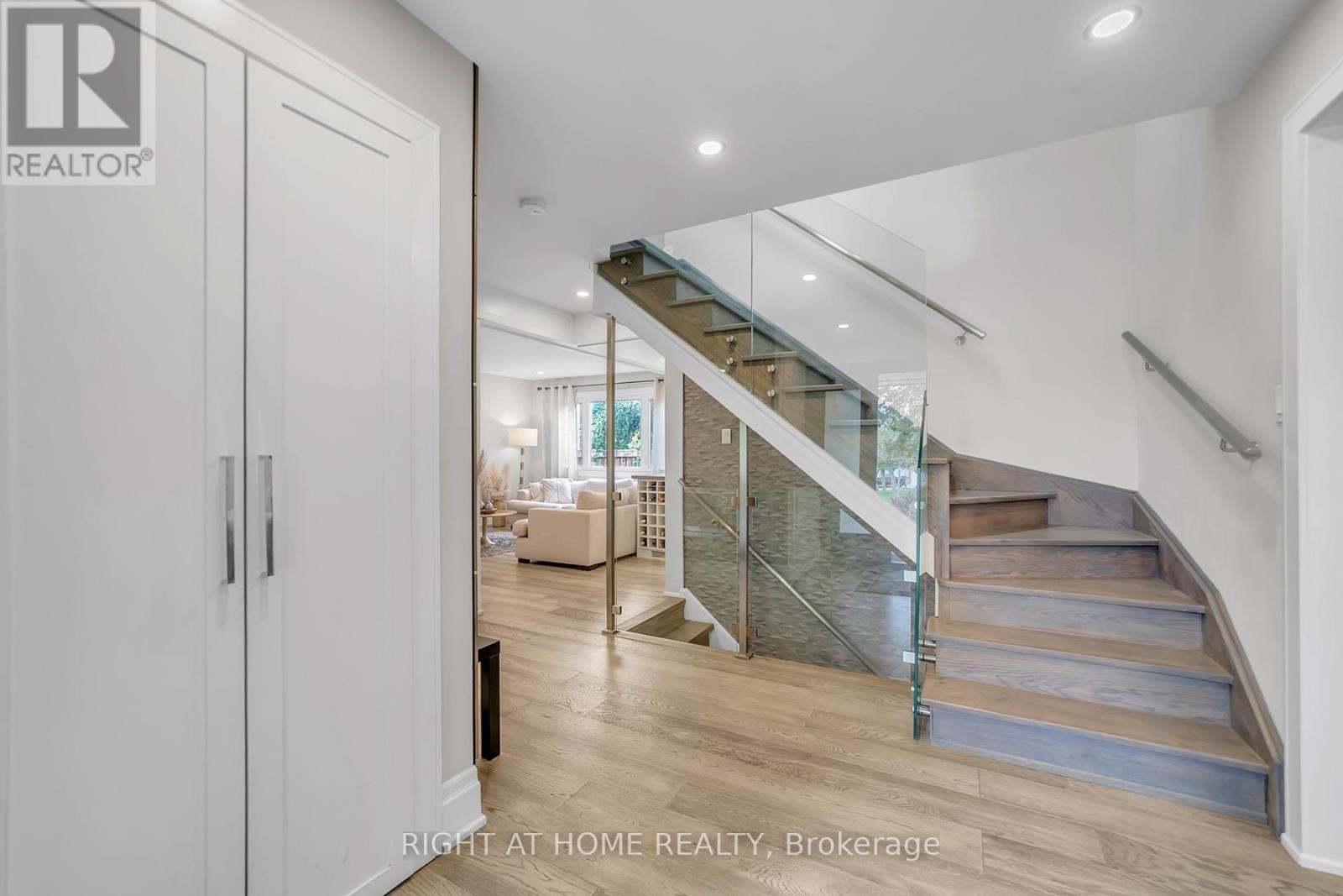 












234 HEMLOCK DRIVE

,
Whitchurch-Stouffville (Stouffville),




Ontario
L4A5A5

