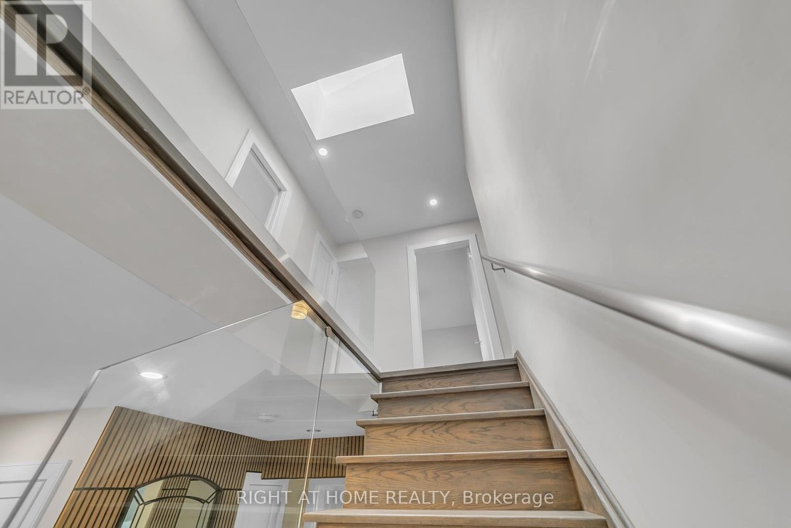 












234 HEMLOCK DRIVE

,
Whitchurch-Stouffville (Stouffville),




Ontario
L4A5A5

